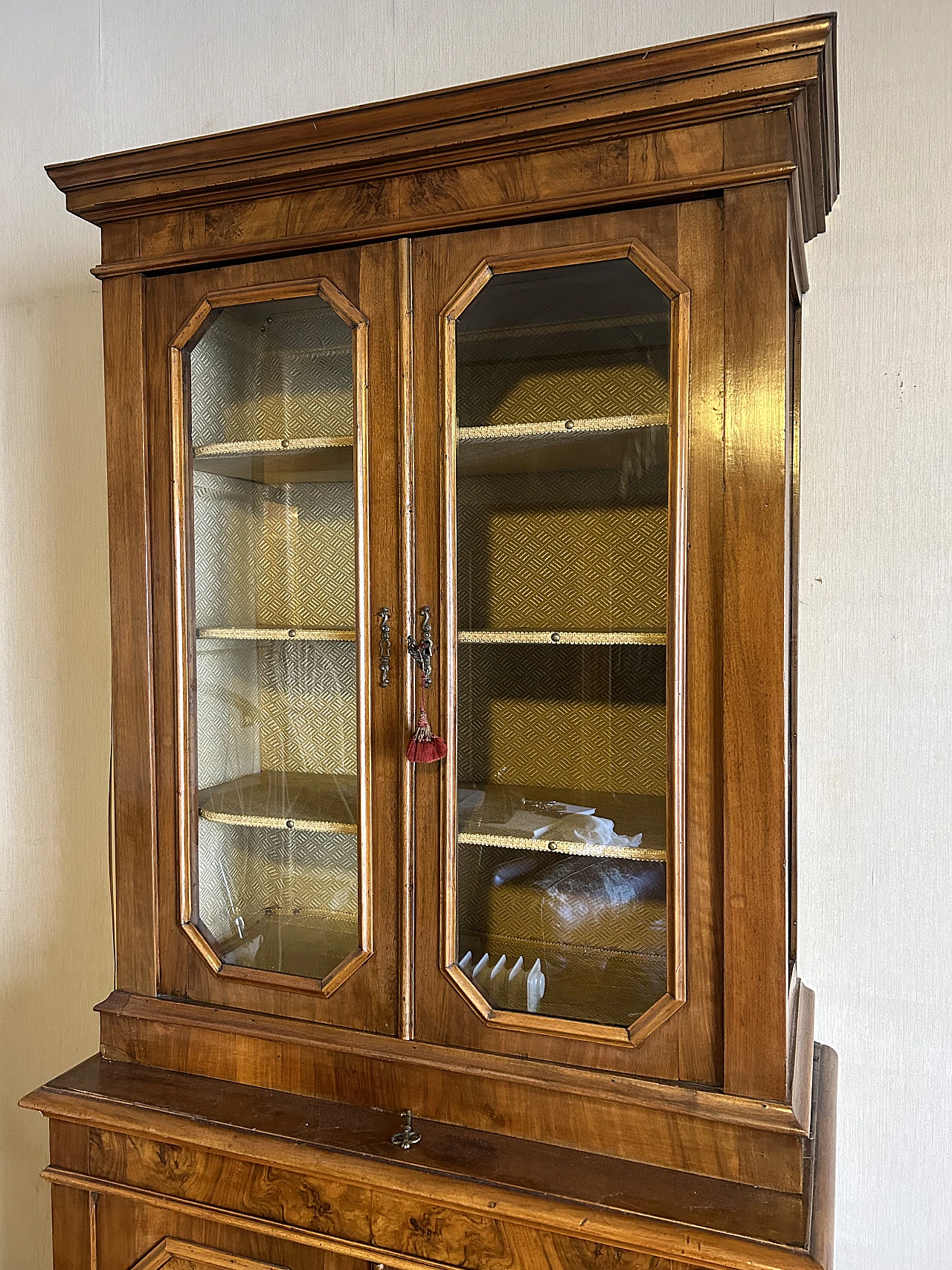 Two-part walnut sideboard in Charles X style, 19th century 3