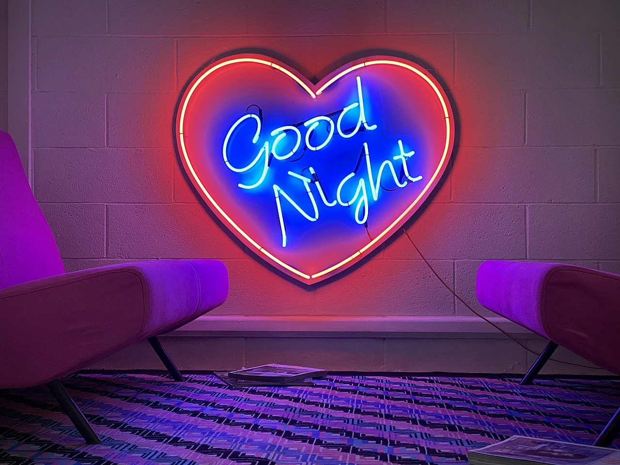 Insegna al neon Good Night blu e rosa a forma di cuore, anni '80 12