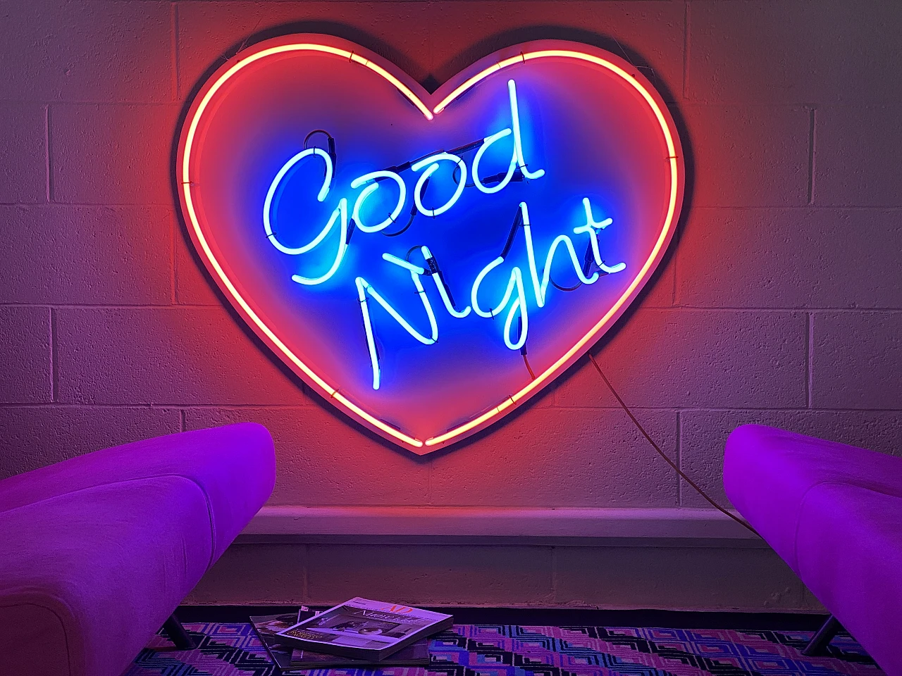 Insegna al neon Good Night blu e rosa a forma di cuore, anni '80 13