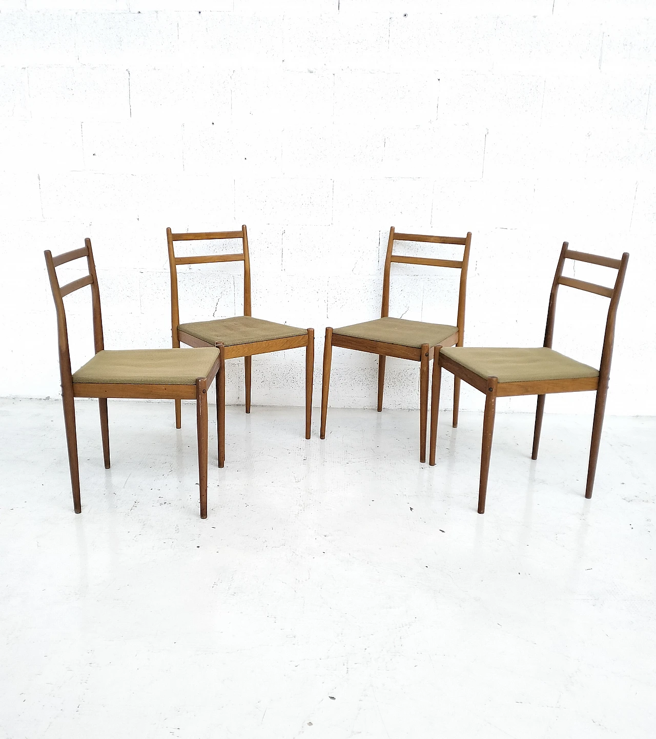 4 Chairs attributed to Gio Ponti for Reguitti, 1950s 3