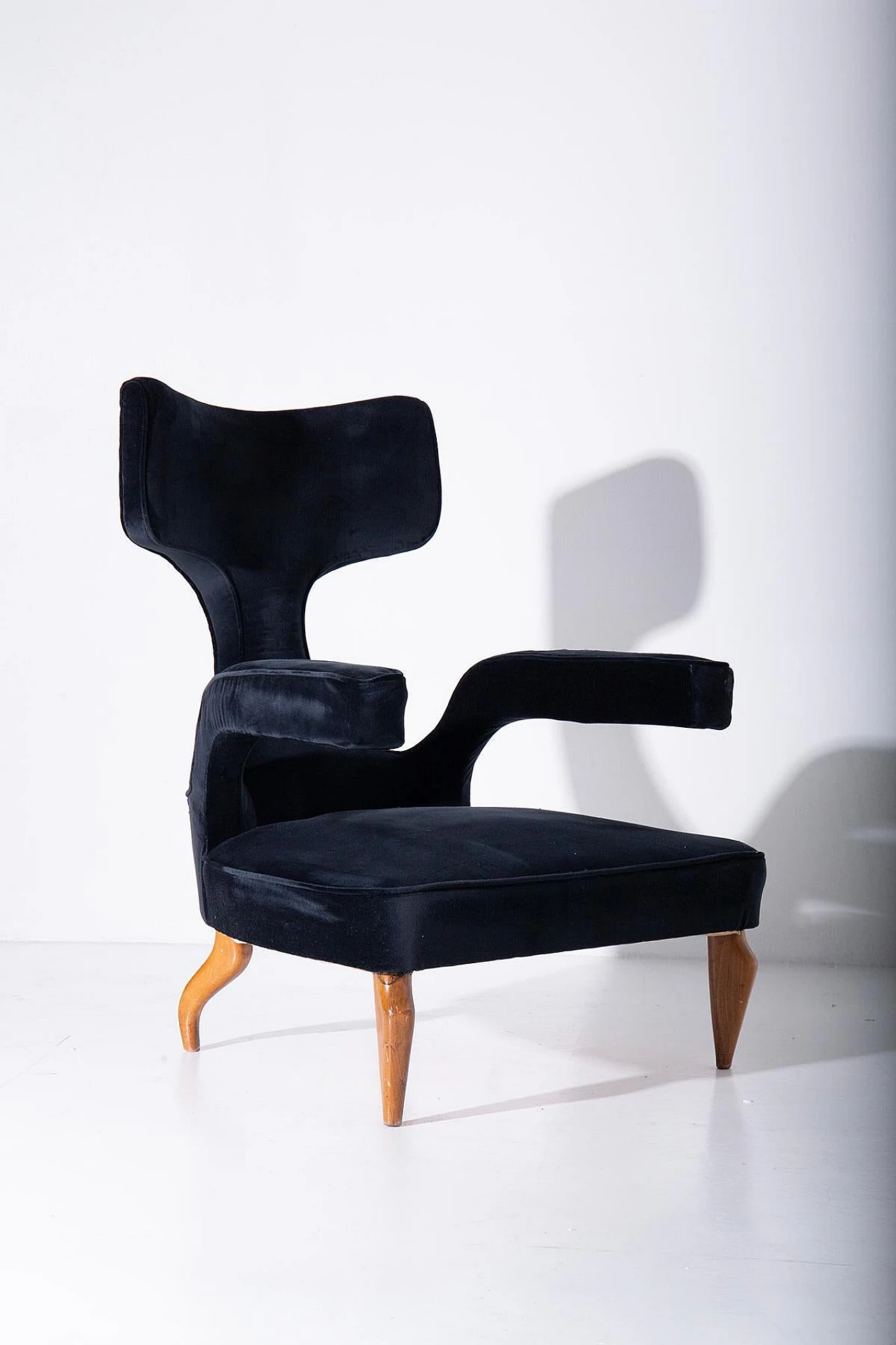 Pair of chairs in wood and black velvet by Zavanella, 1950s 3