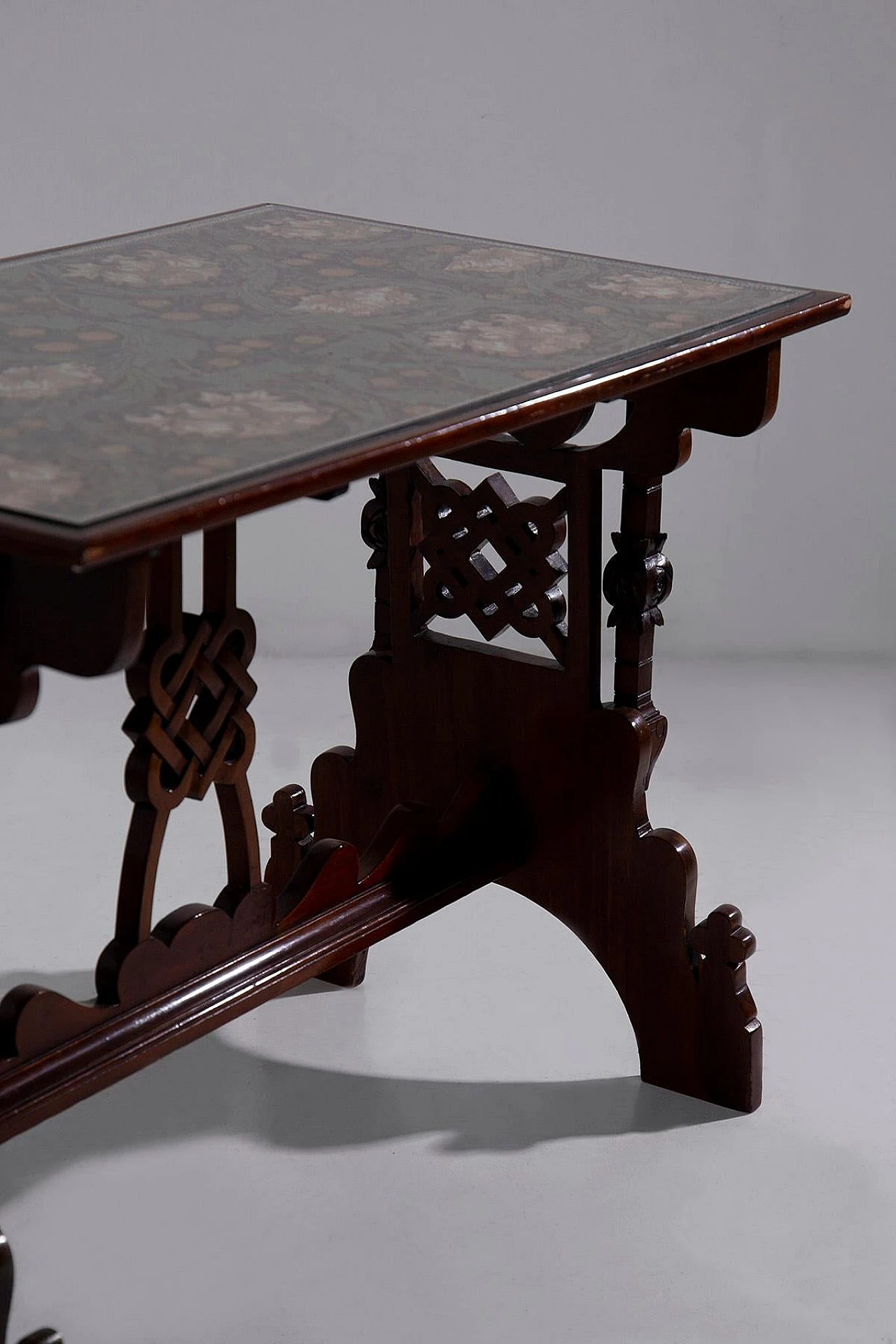 Art Nouveau style wood table with floral inlays on the top, 1940s 2