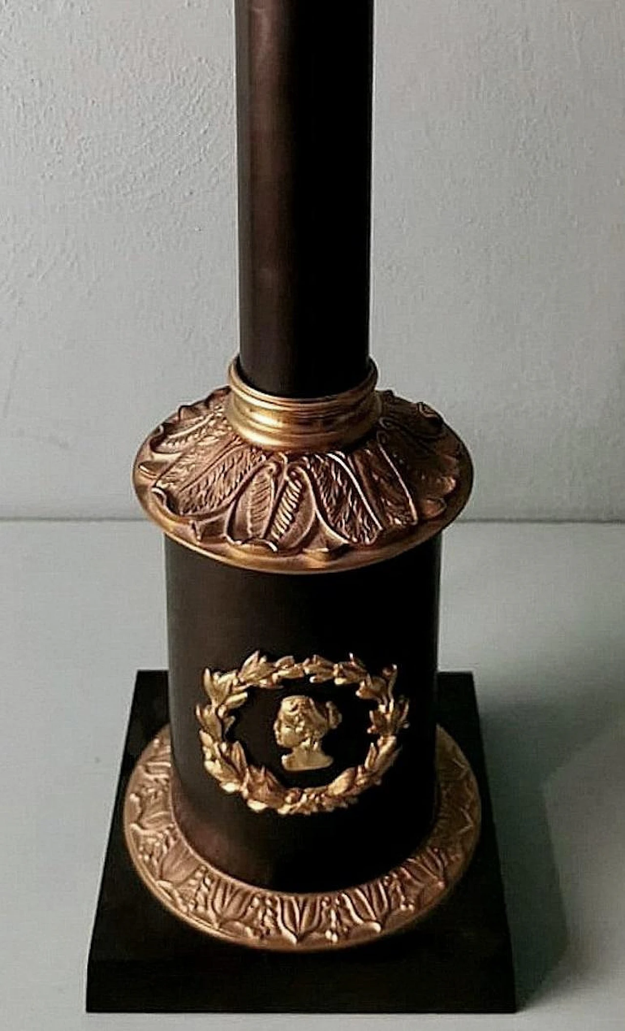 Coppia di Lampade da tavolo a colonna in bronzo e ottone stile Impero 9