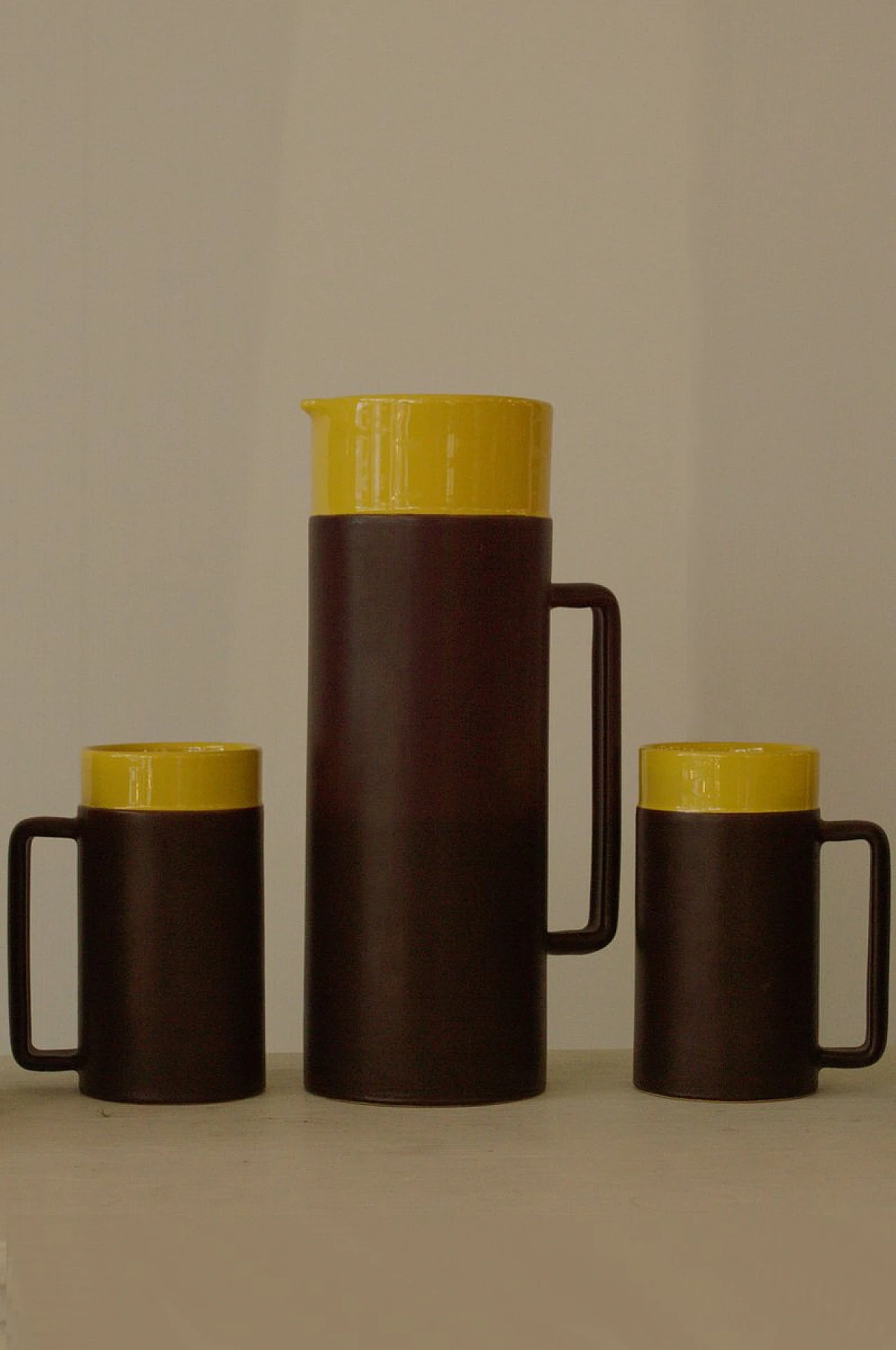 Tazze con brocca in ceramica marrone e gialla di Rometti, anni '30 3