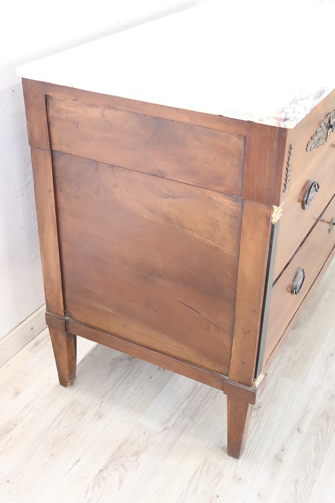 Empire walnut commode with marble top, early 19th century 5