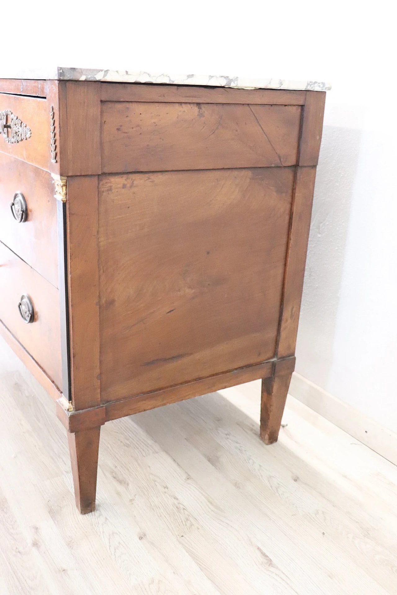 Empire walnut commode with marble top, early 19th century 6