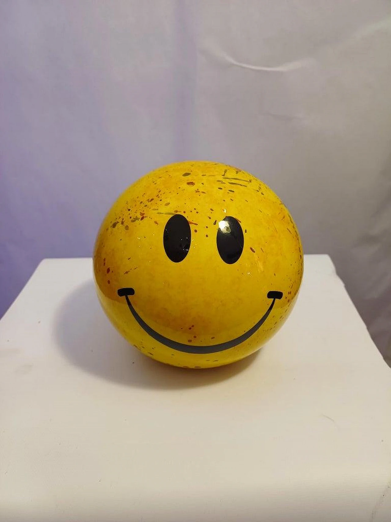 Scultura di smile in ceramica gialla, anni 2000 2