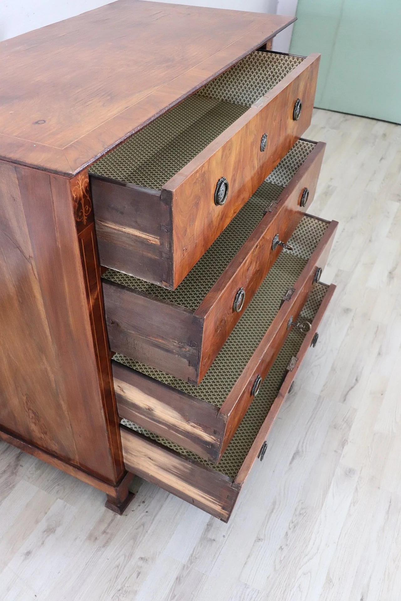 Walnut chest of drawers, second half of the 19th century 10