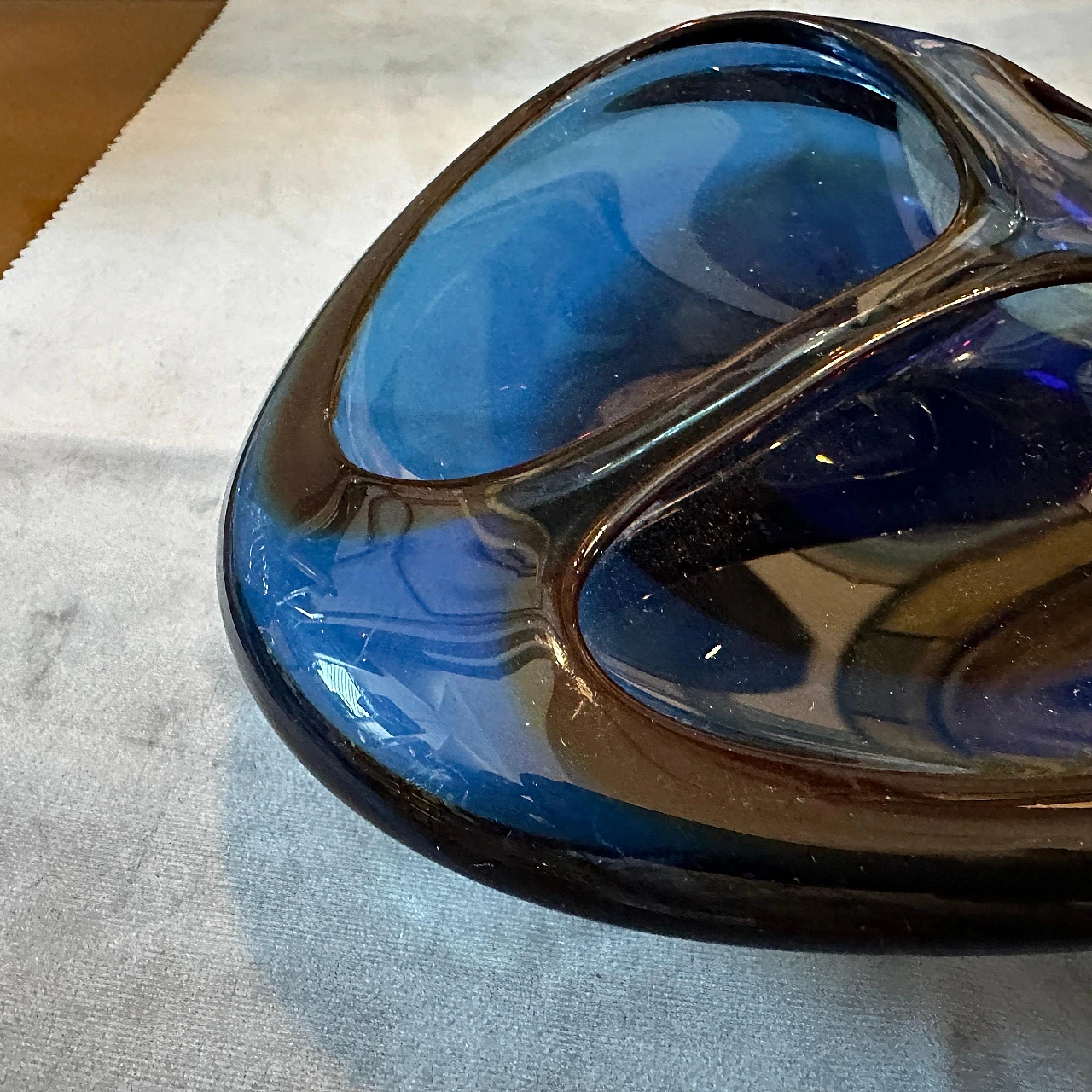 Triangular blue and brown Murano glass ashtray, 1980s 7