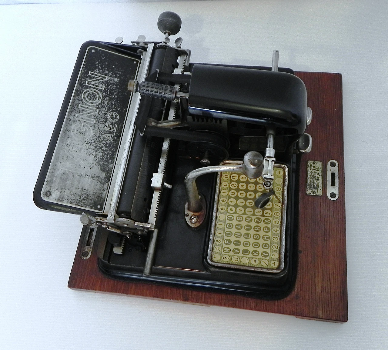 Portable Mignon 2 typewriter by AEG, 1920s 15