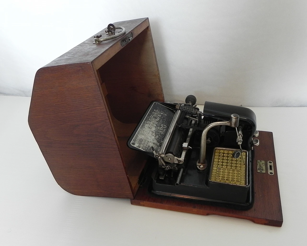 Portable Mignon 2 typewriter by AEG, 1920s 16