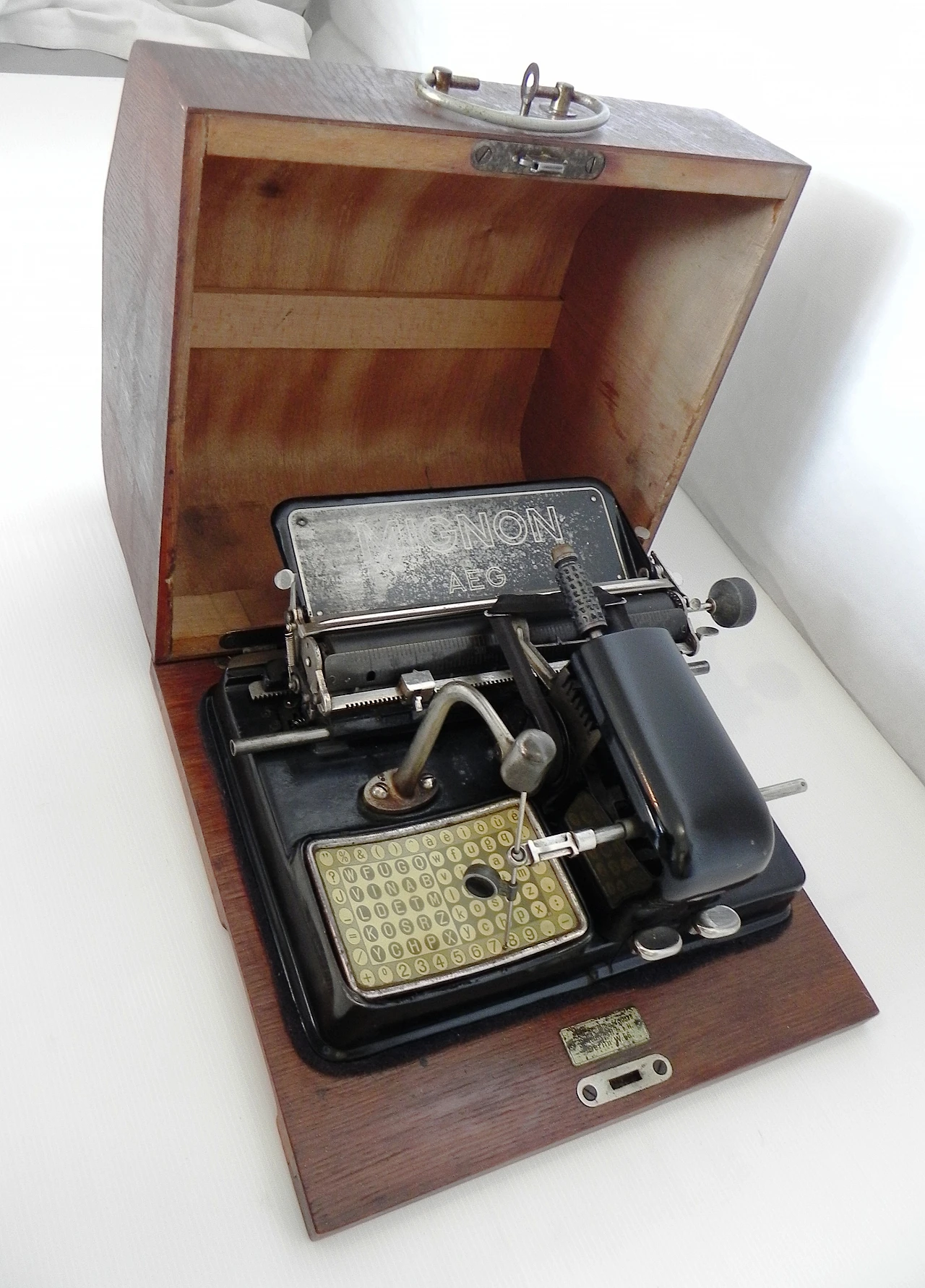 Portable Mignon 2 typewriter by AEG, 1920s 17