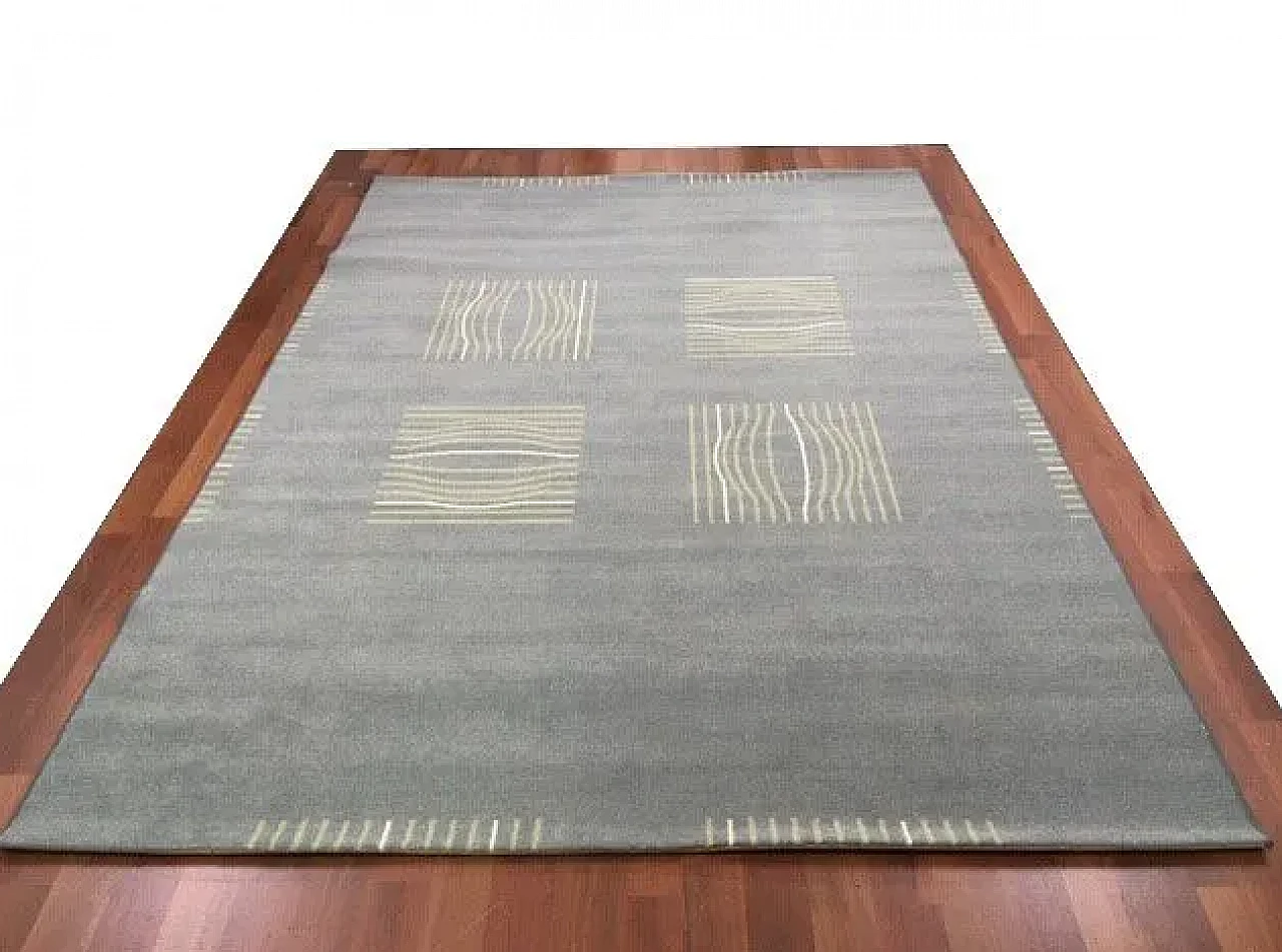 Polypropylene rug by Natuzzi with stylized geometric pattern 3