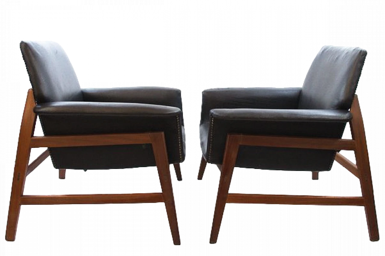Pair of armchairs in leather & wood in G. Frattini's style, 1960s 20