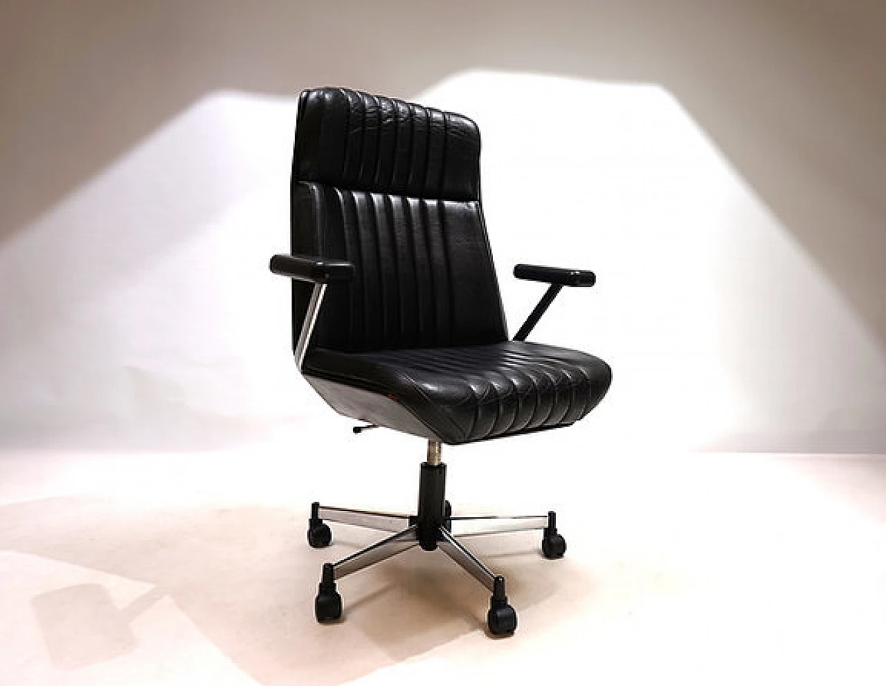 Black leather 7014 office armchair by Stoll Giroflex, 1970s 1