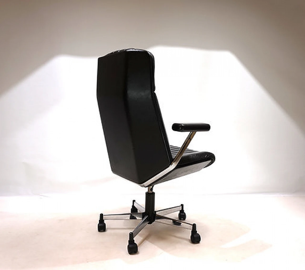 Black leather 7014 office armchair by Stoll Giroflex, 1970s 3