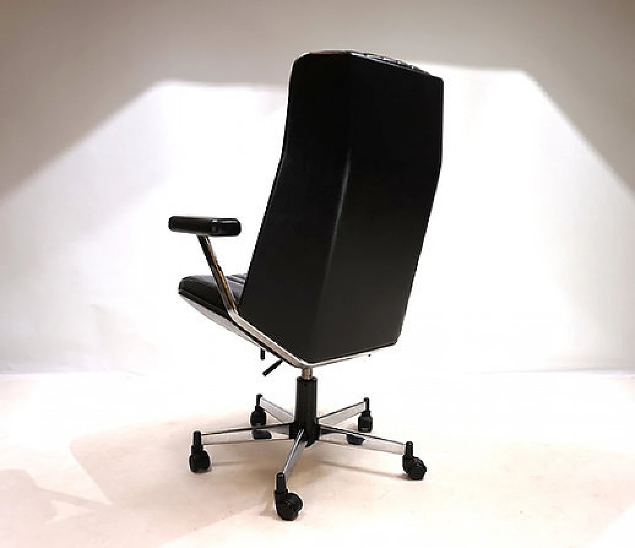 Black leather 7014 office armchair by Stoll Giroflex, 1970s 11
