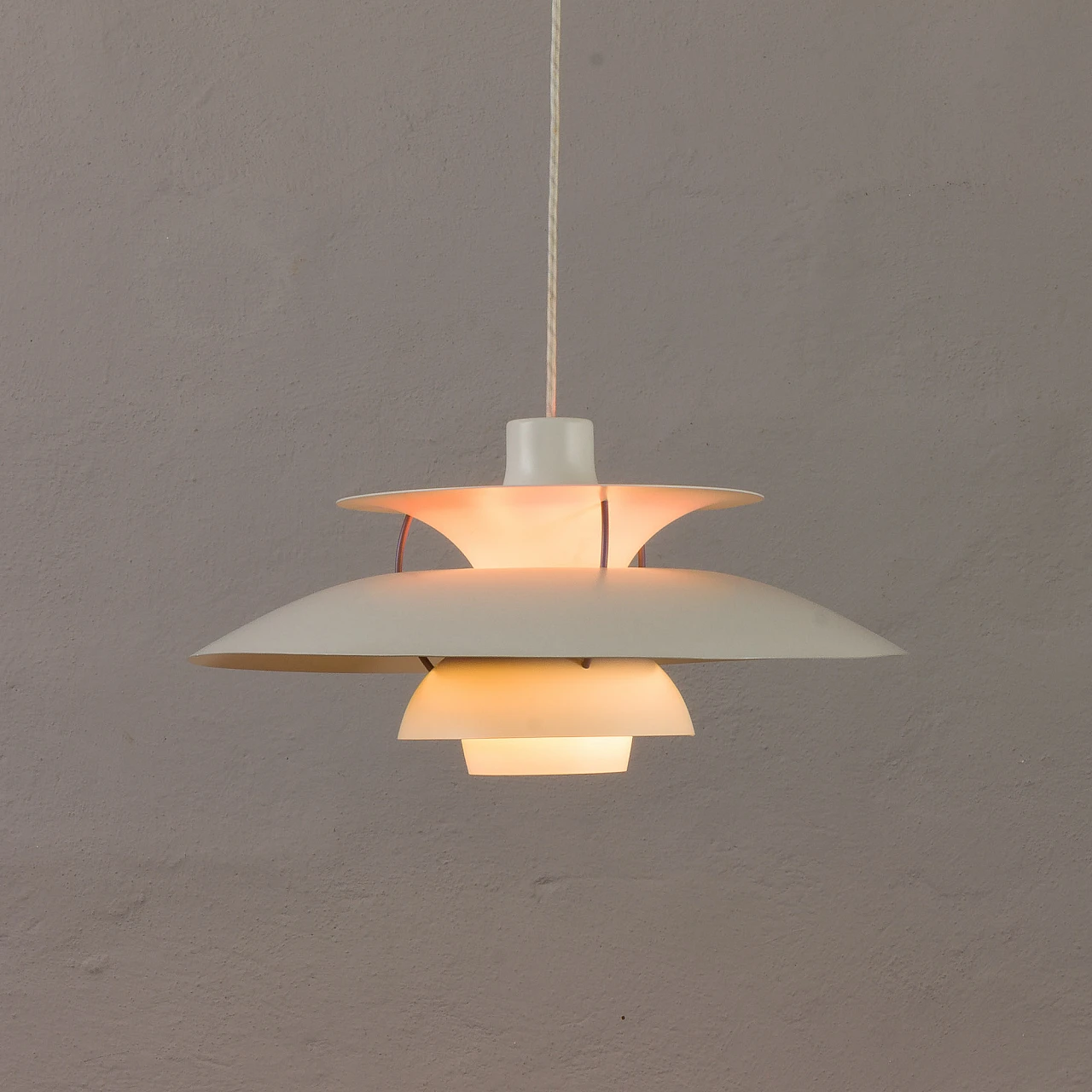 PH5 hanging lamp by P. Henningsen for Louis Poulsen, 1970s 5