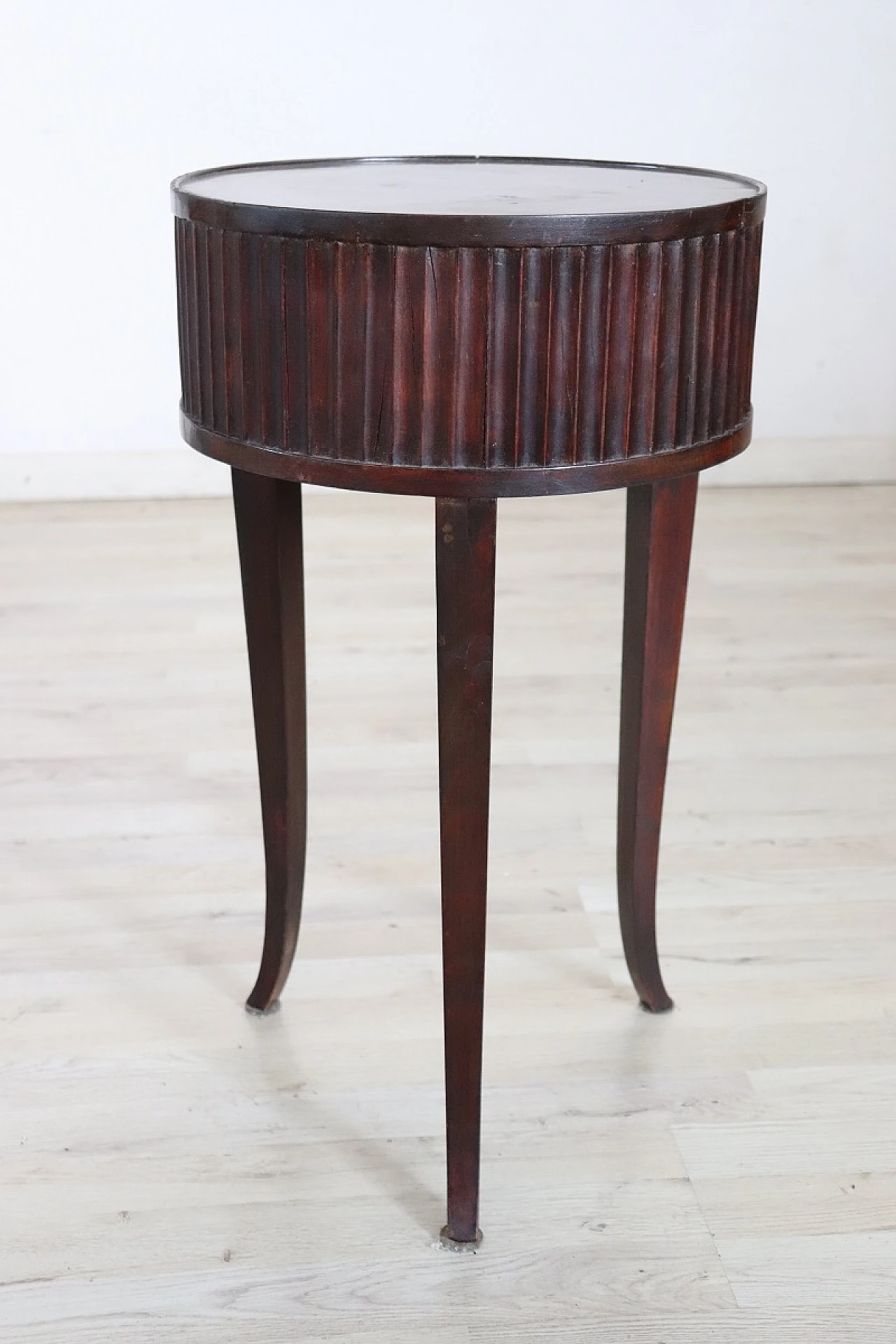 Round walnut coffee table, late 19th century 2