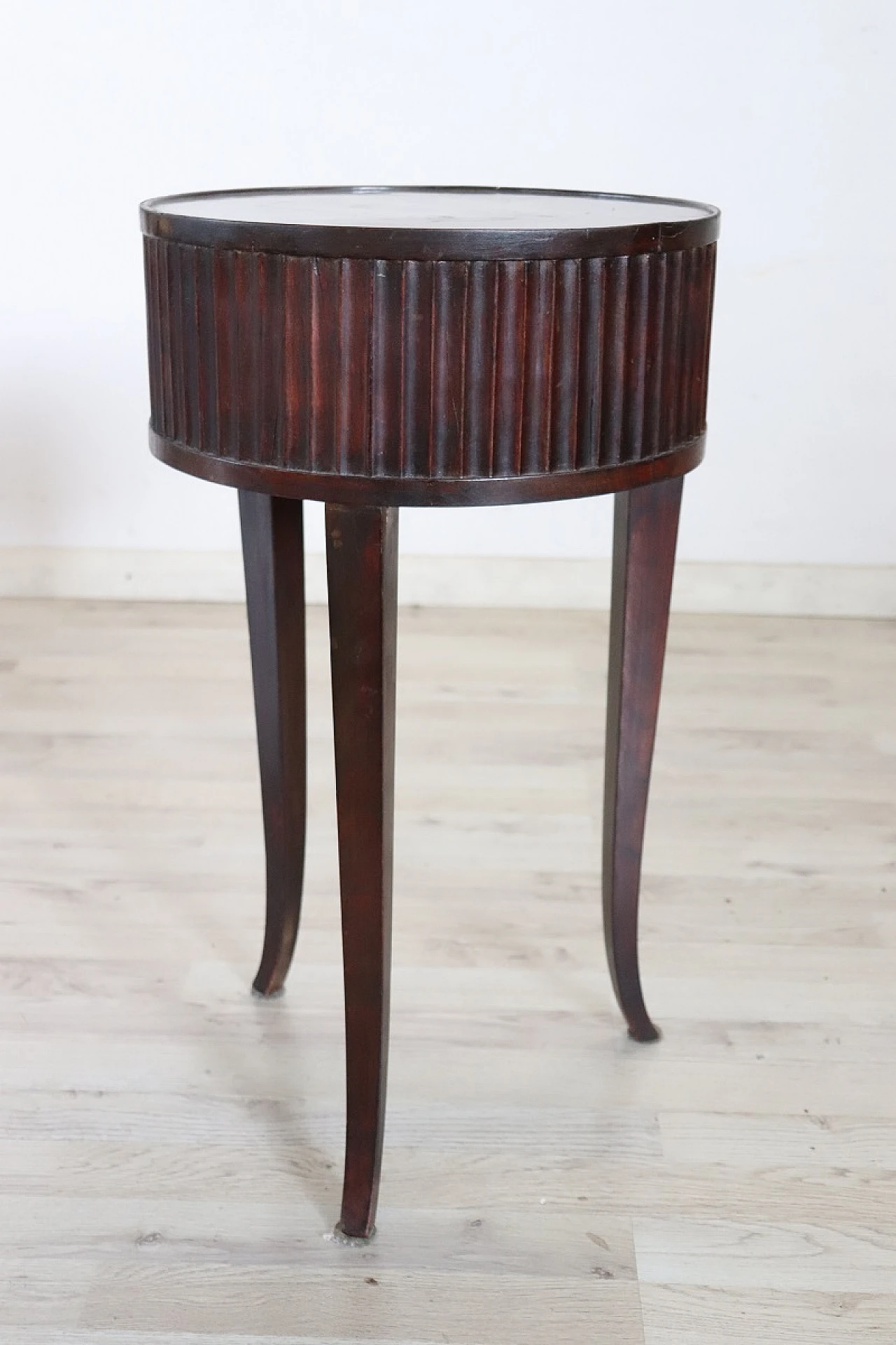 Round walnut coffee table, late 19th century 6