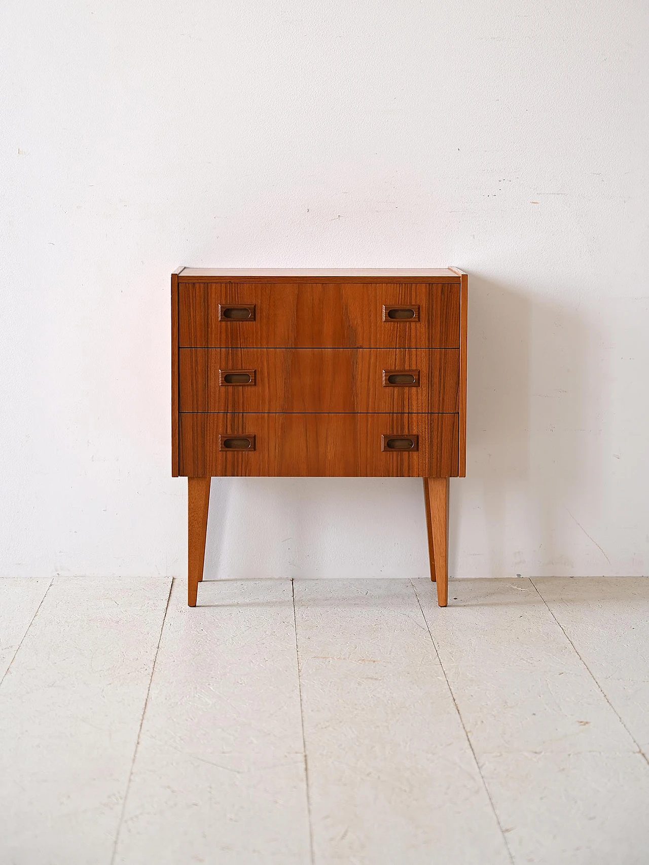 Comodino scandinavo in teak con tre cassetti, anni '60 2