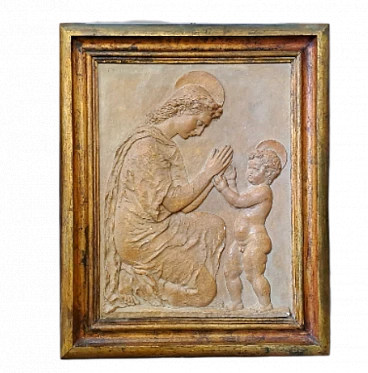 T. Bertolino, Madonna con bambino, bassorilievo in gesso, anni '40