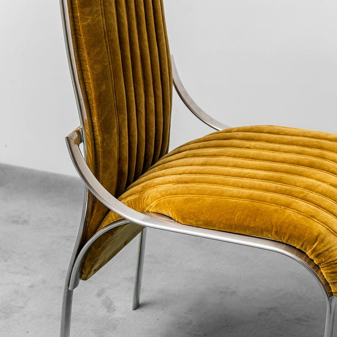 4 Chairs in metal and mustard yellow velvet, 1970s 5