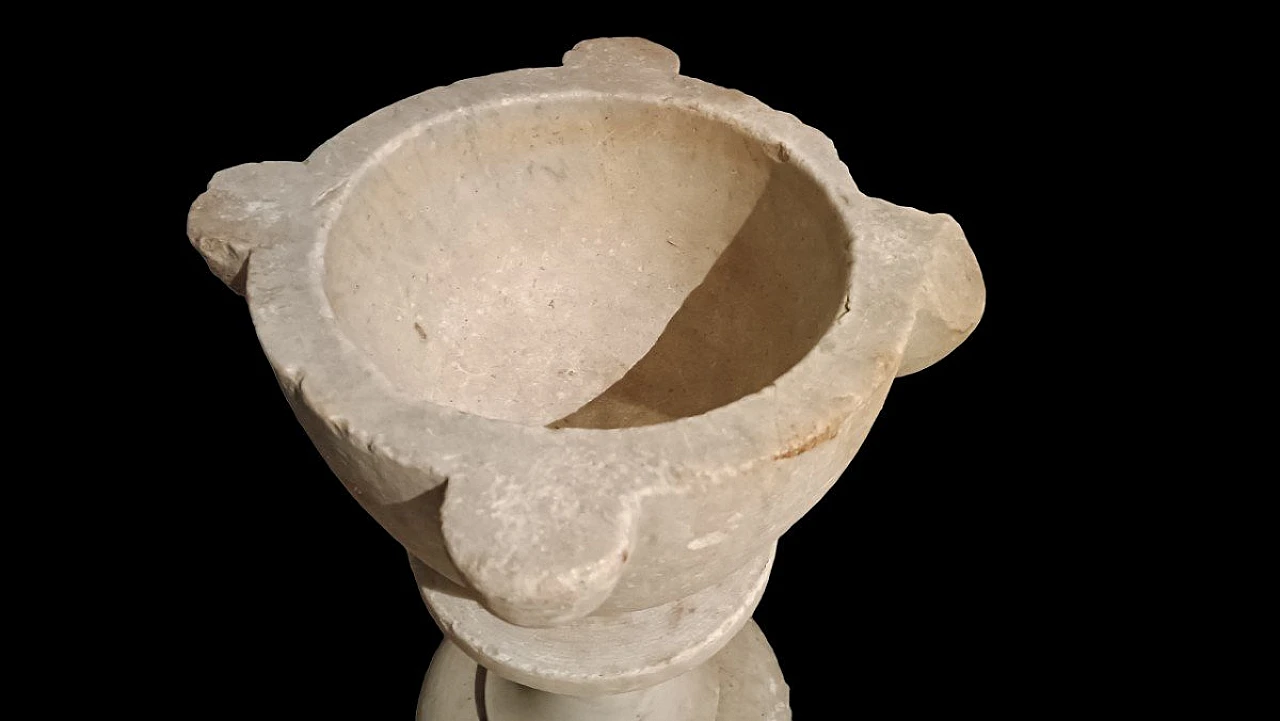 Marble mortar, late 17th century 2