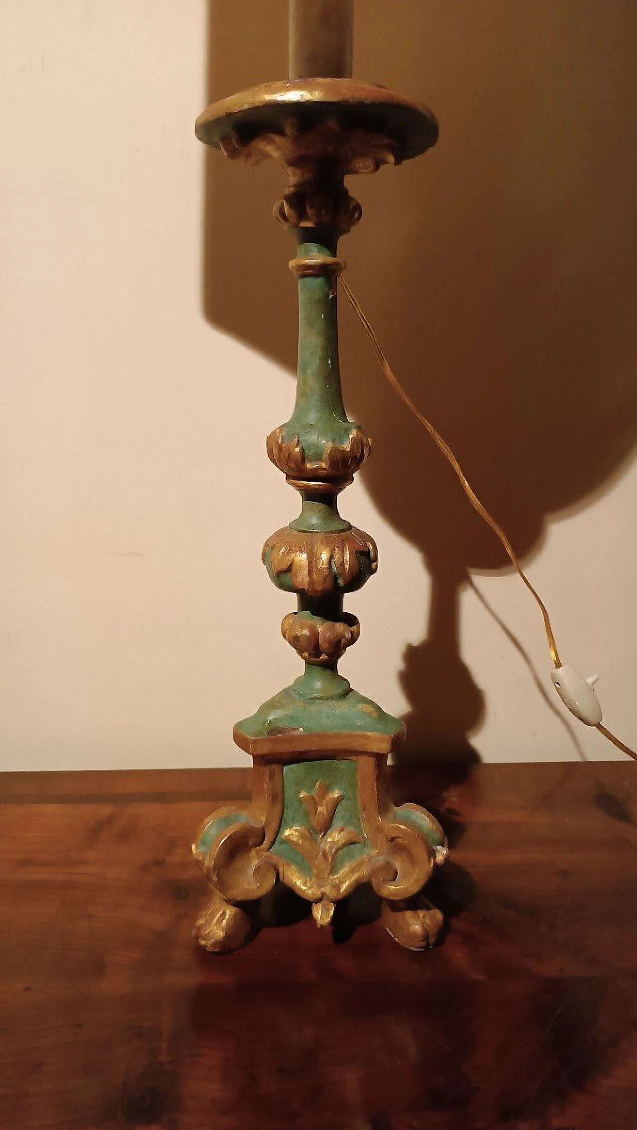 Baroque gilt and green lacquered wood candlestick, early 18th century 4
