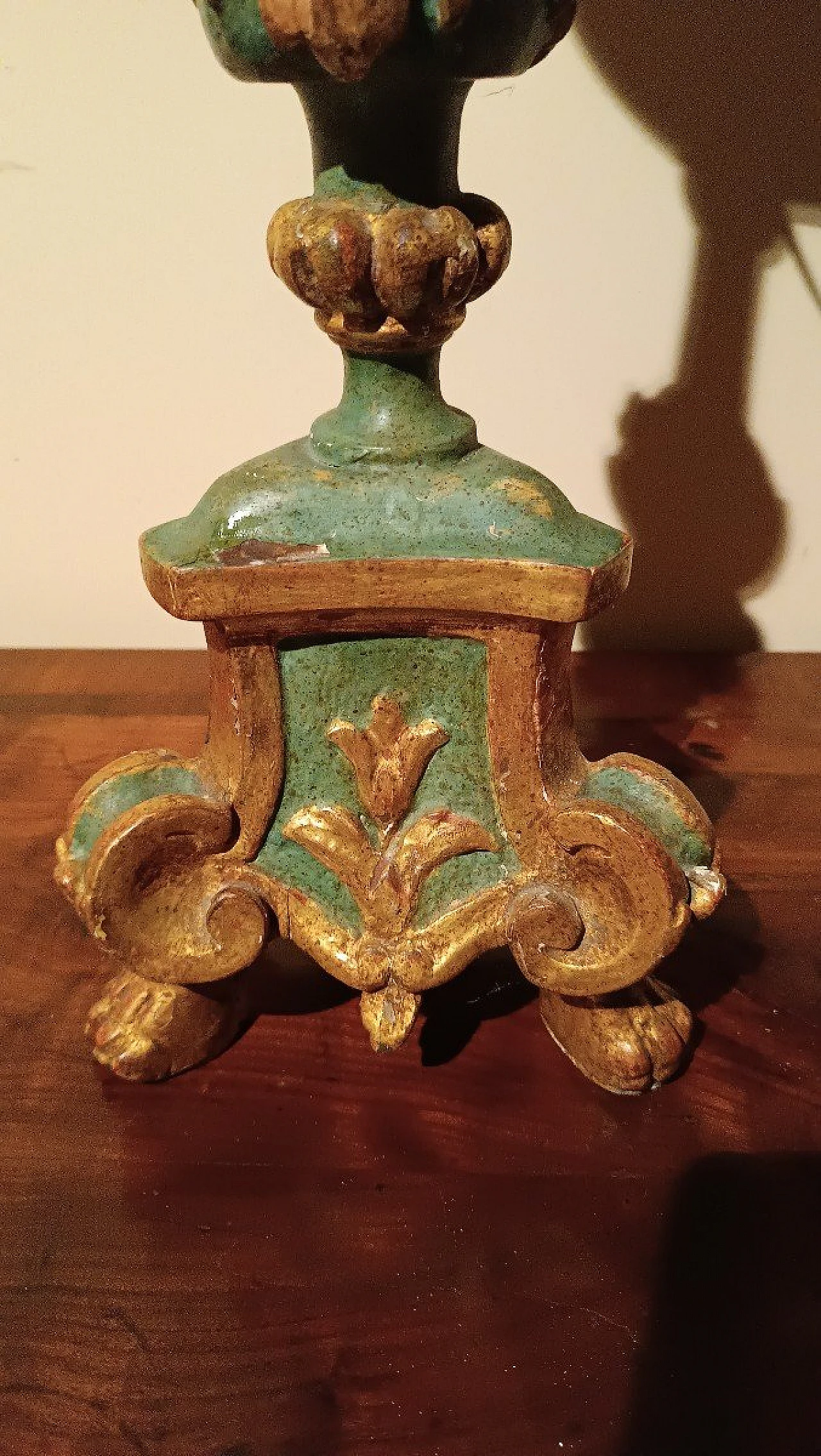 Baroque gilt and green lacquered wood candlestick, early 18th century 5