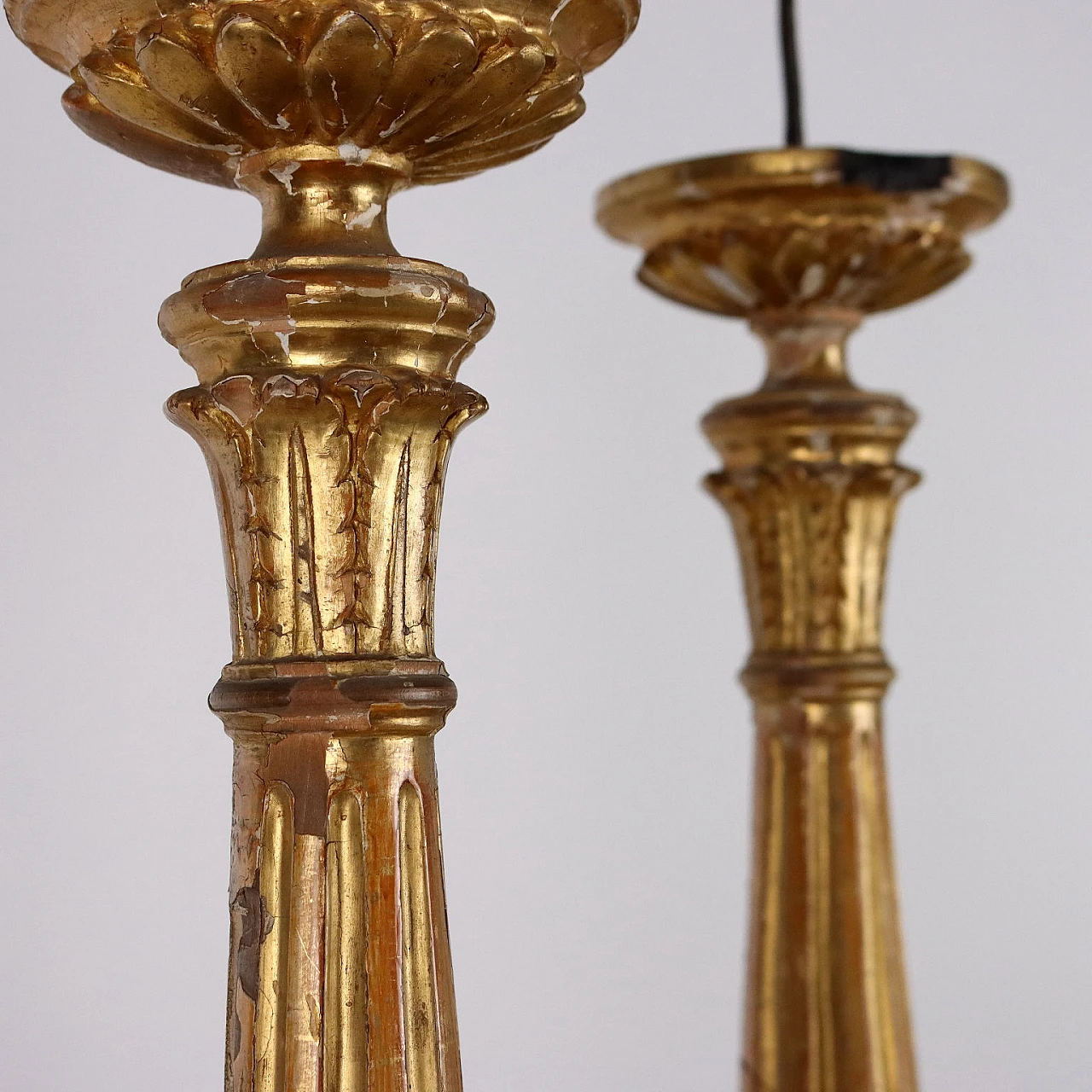 Pair of carved & gilded wooden torch holders with decors, 19th century 4
