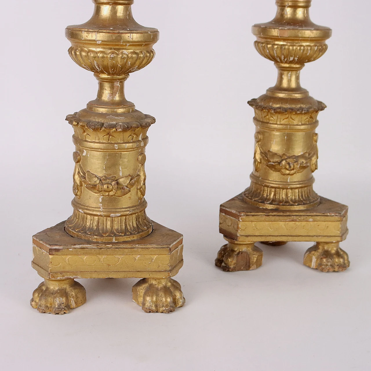 Pair of carved & gilded wooden torch holders with decors, 19th century 7