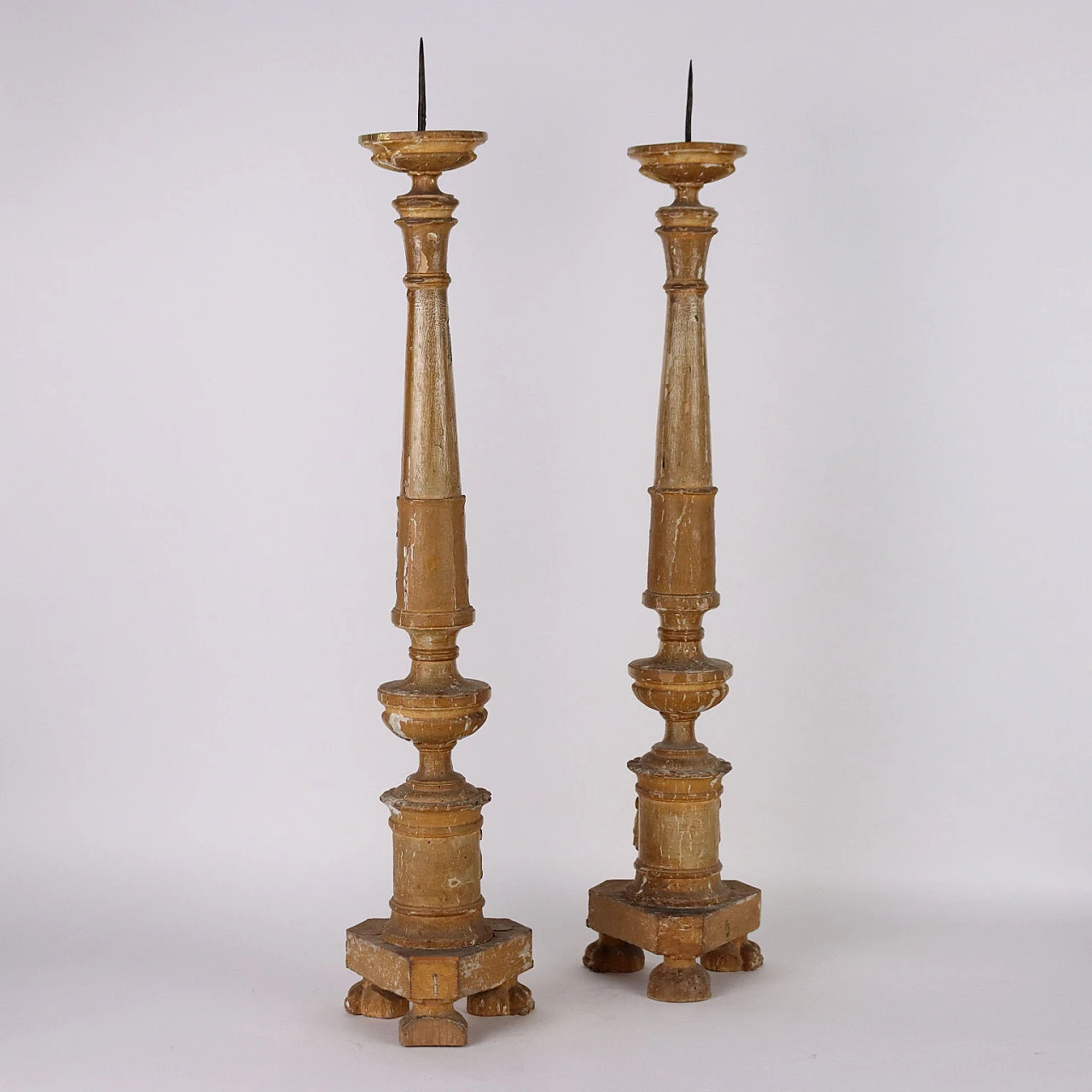 Pair of carved & gilded wooden torch holders with decors, 19th century 9