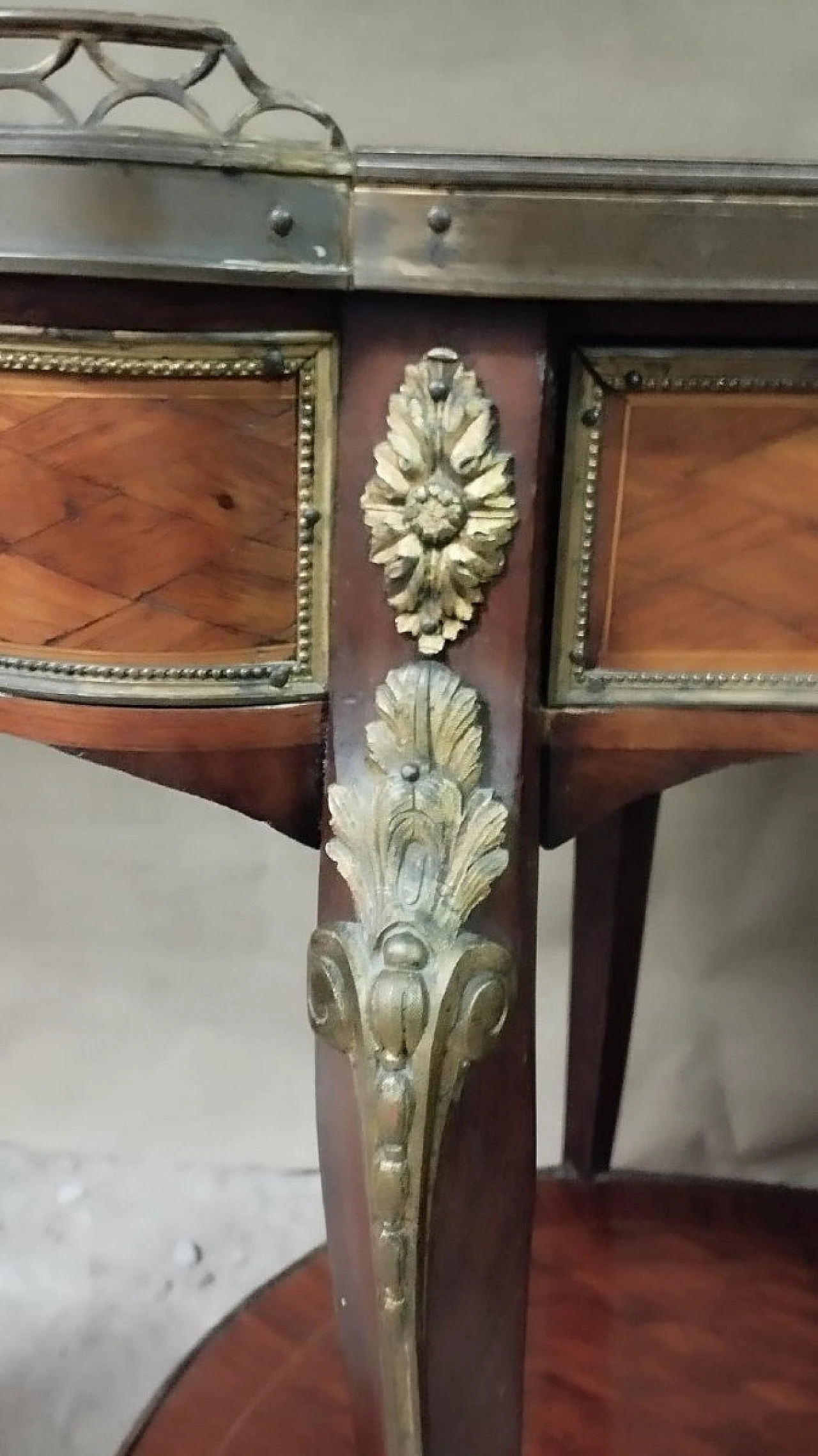 Napoleon III oval inlaid wood side table, 19th century 9