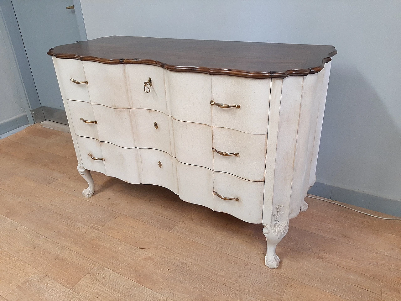 Louis XV style lacquered wood and flamed oak commode 3