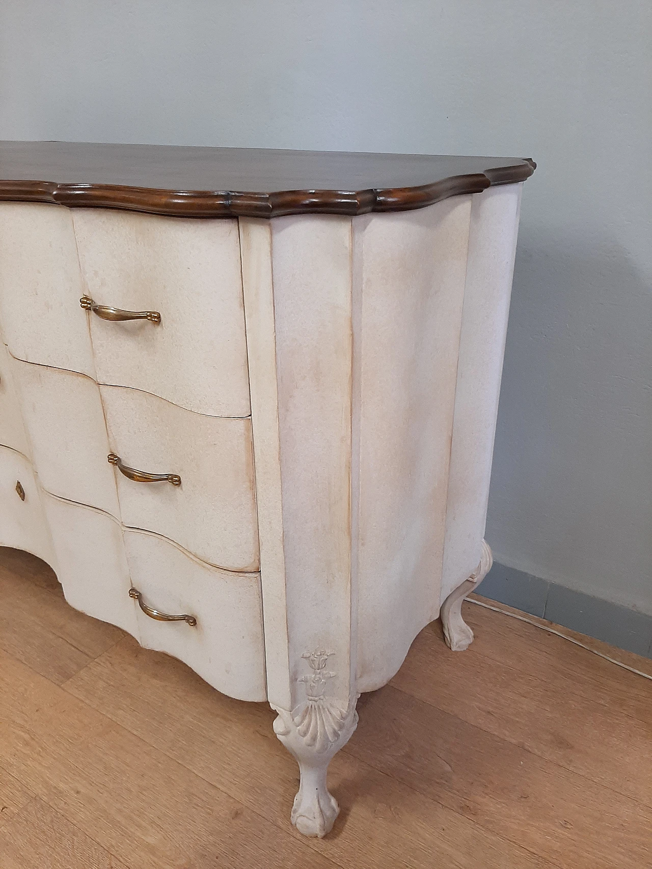 Louis XV style lacquered wood and flamed oak commode 4