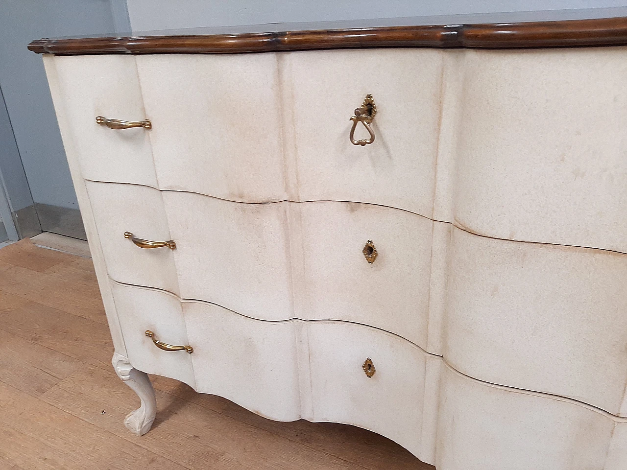 Louis XV style lacquered wood and flamed oak commode 11