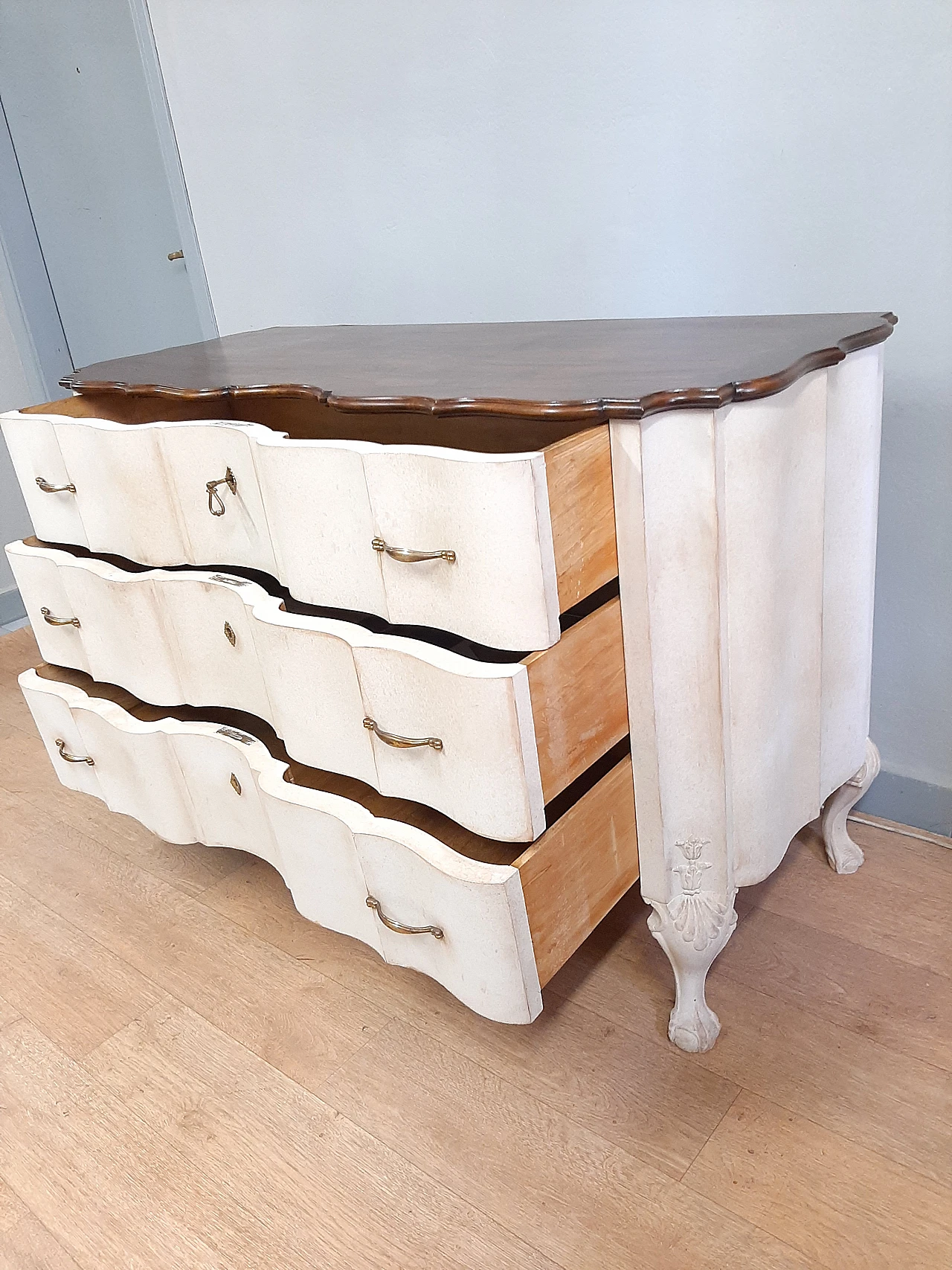 Louis XV style lacquered wood and flamed oak commode 14