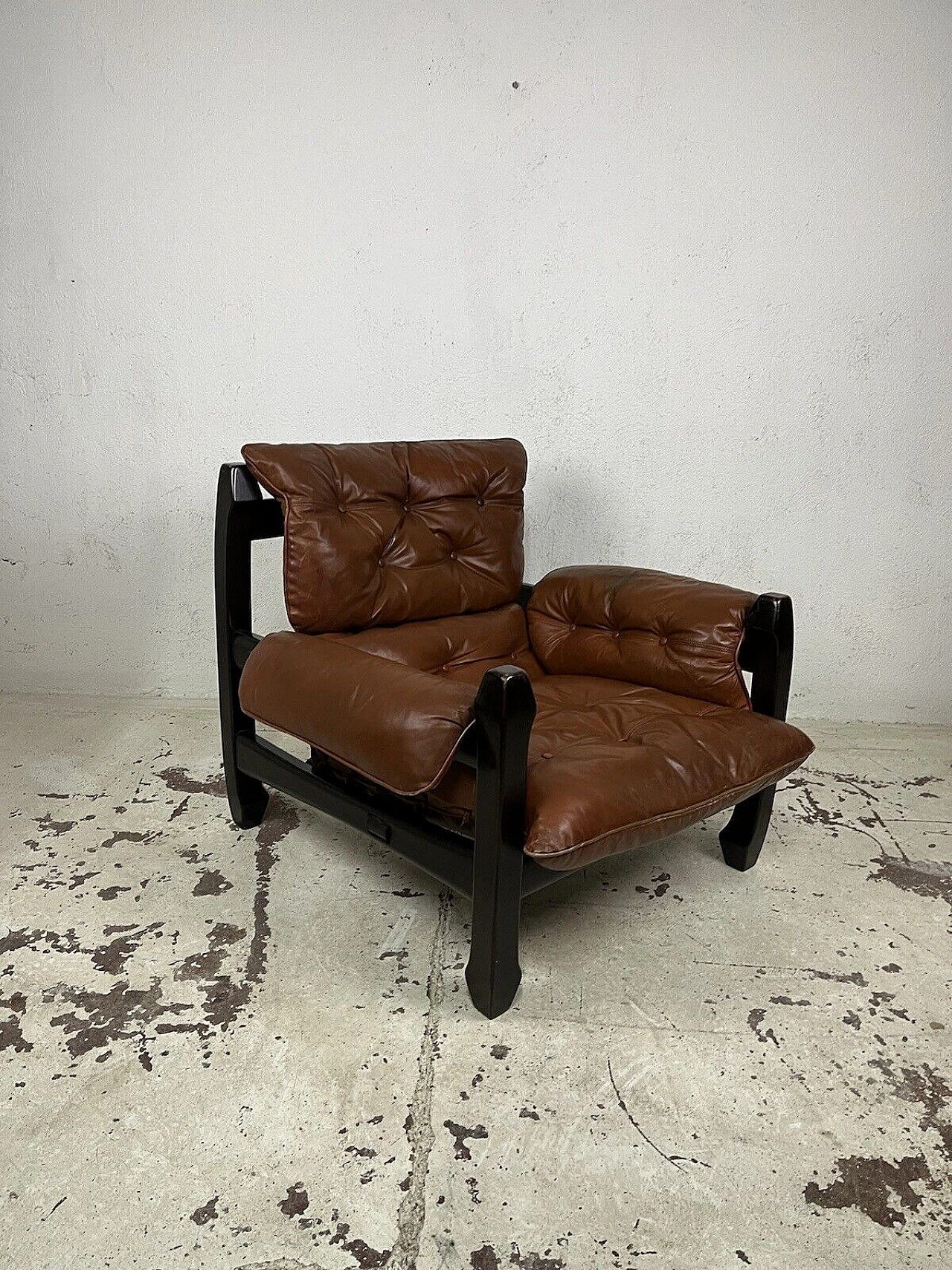 Wood and leather Samurai armchair by Luciano Frigerio, 1970s 1