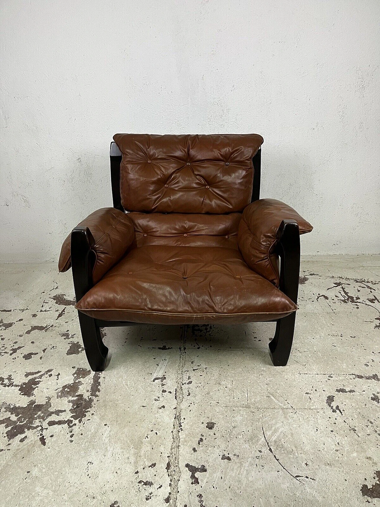 Wood and leather Samurai armchair by Luciano Frigerio, 1970s 5