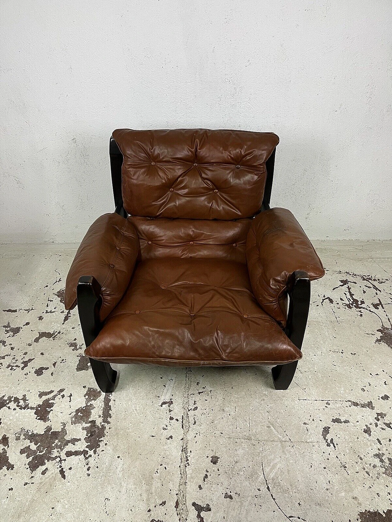 Wood and leather Samurai armchair by Luciano Frigerio, 1970s 6