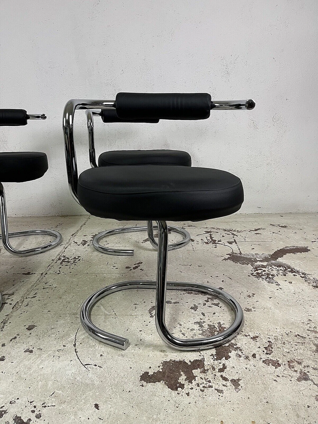 4 Cobra chairs in steel and leather by Giotto Stoppino, 1960s 5