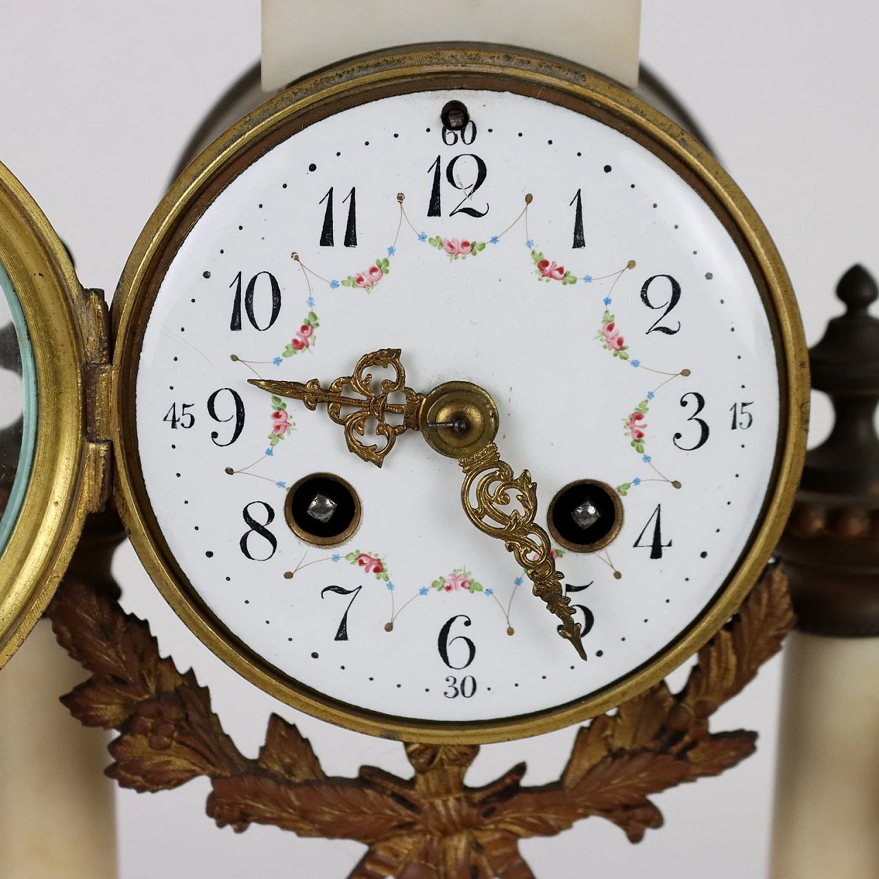 Bronze and white marble clock triptych and three-flame candelabra 3