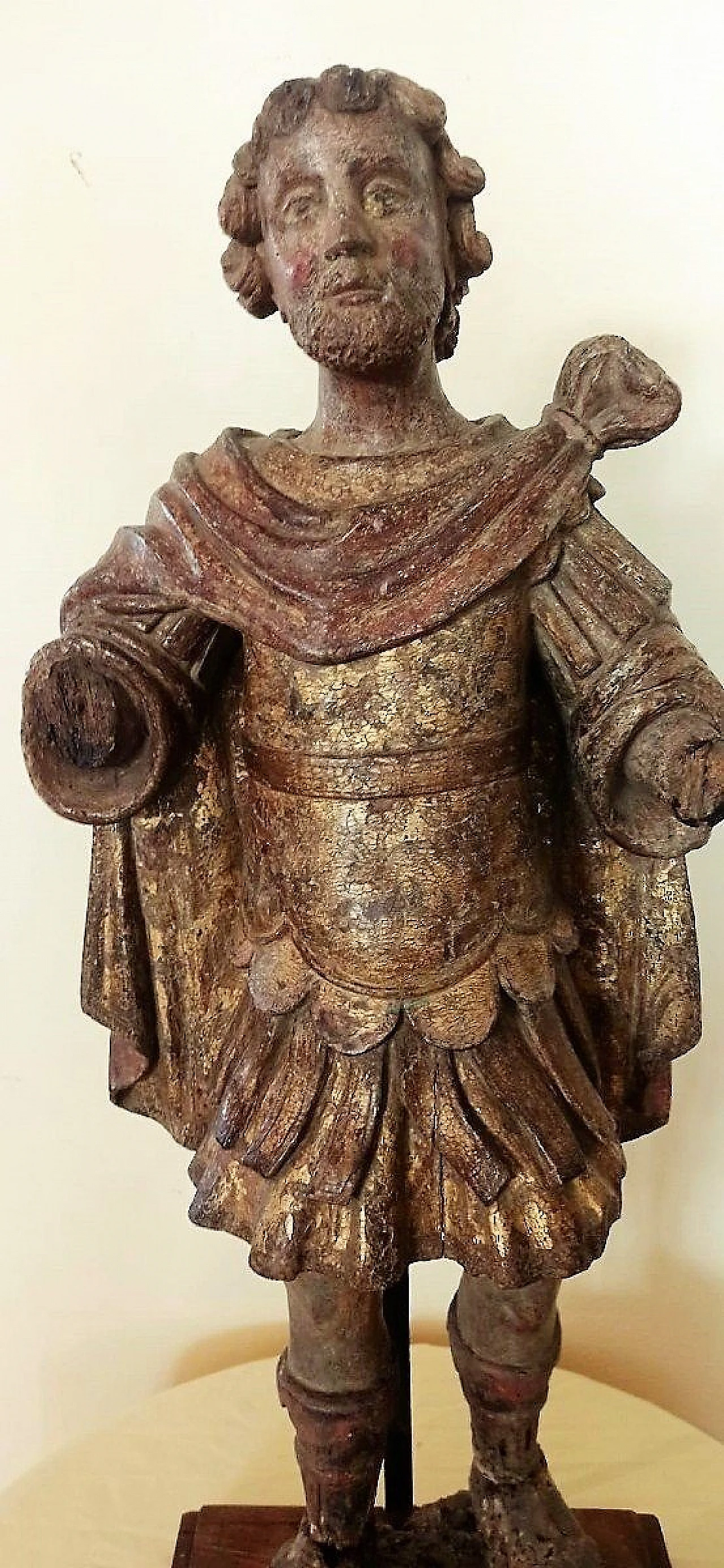 Wooden and gilded sculpture of a saint, 16th century 2