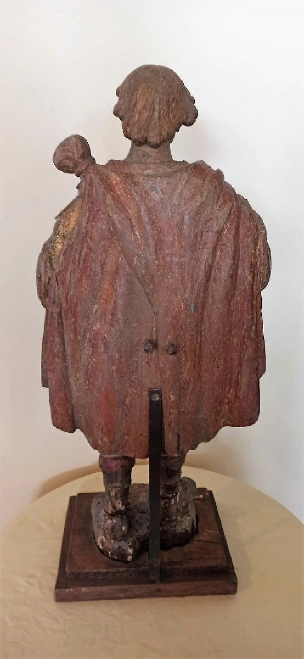 Wooden and gilded sculpture of a saint, 16th century 3