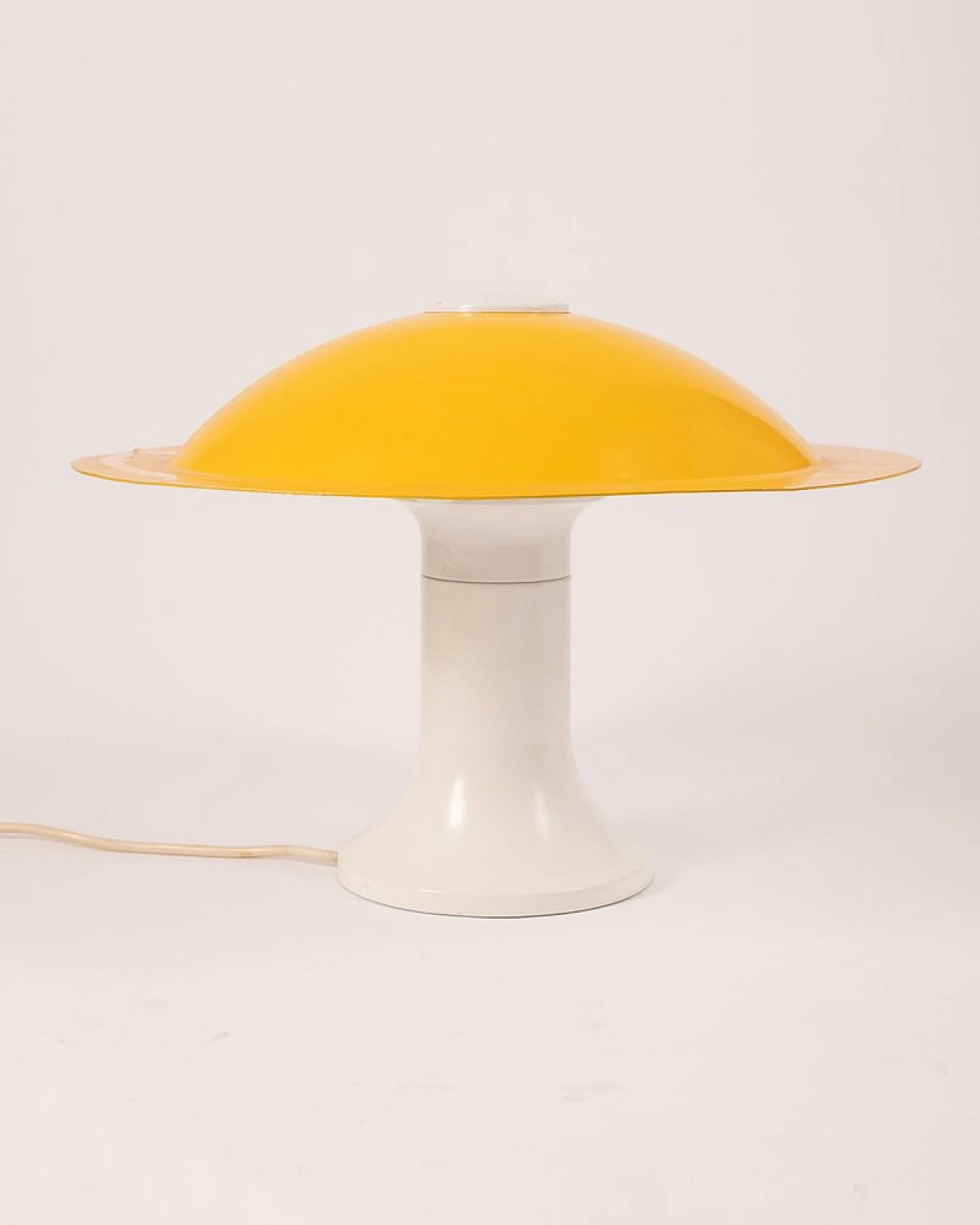 Lampada da tavolo in metallo bianca & gialla di Martinelli, anni '70 1