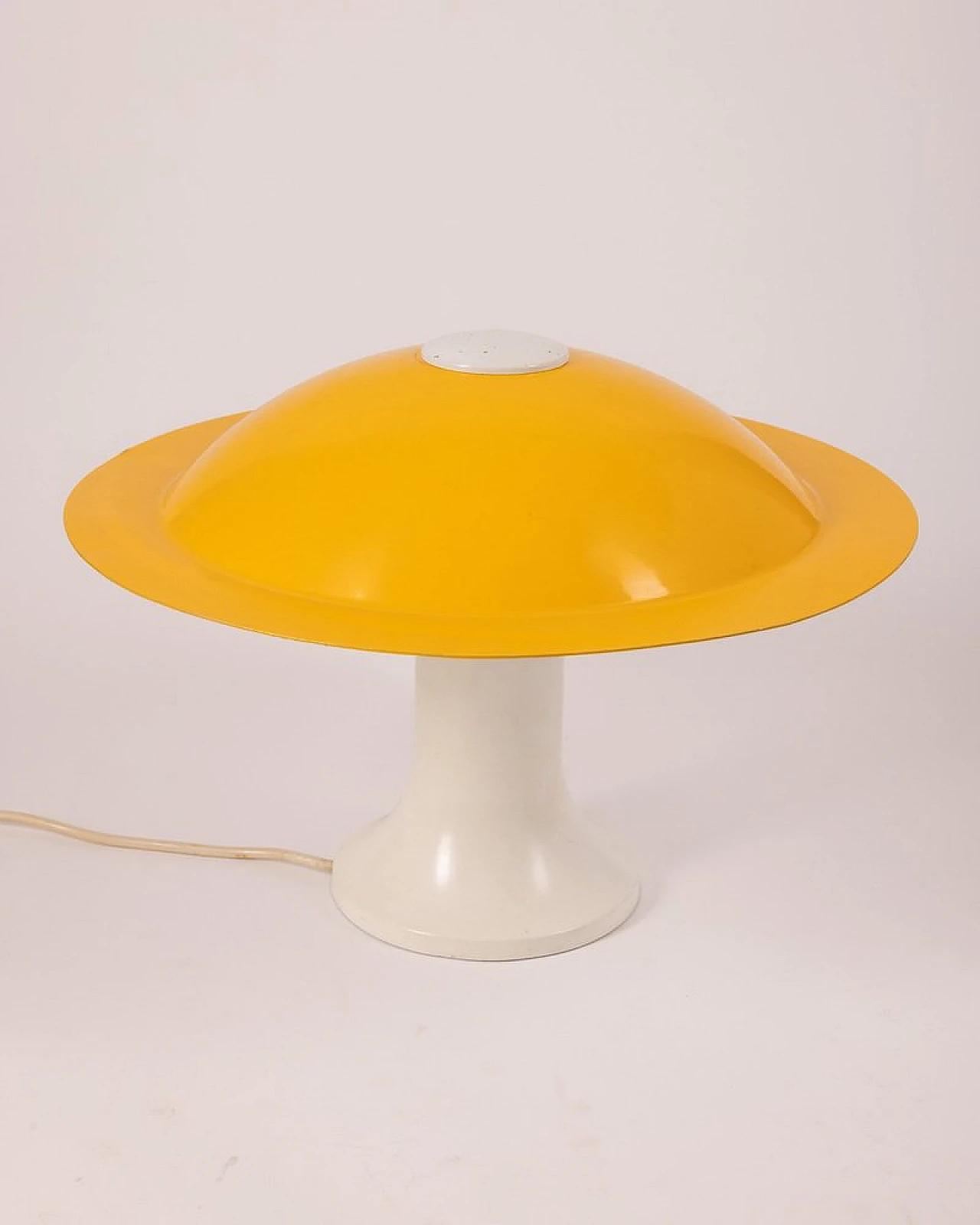 Lampada da tavolo in metallo bianca & gialla di Martinelli, anni '70 2