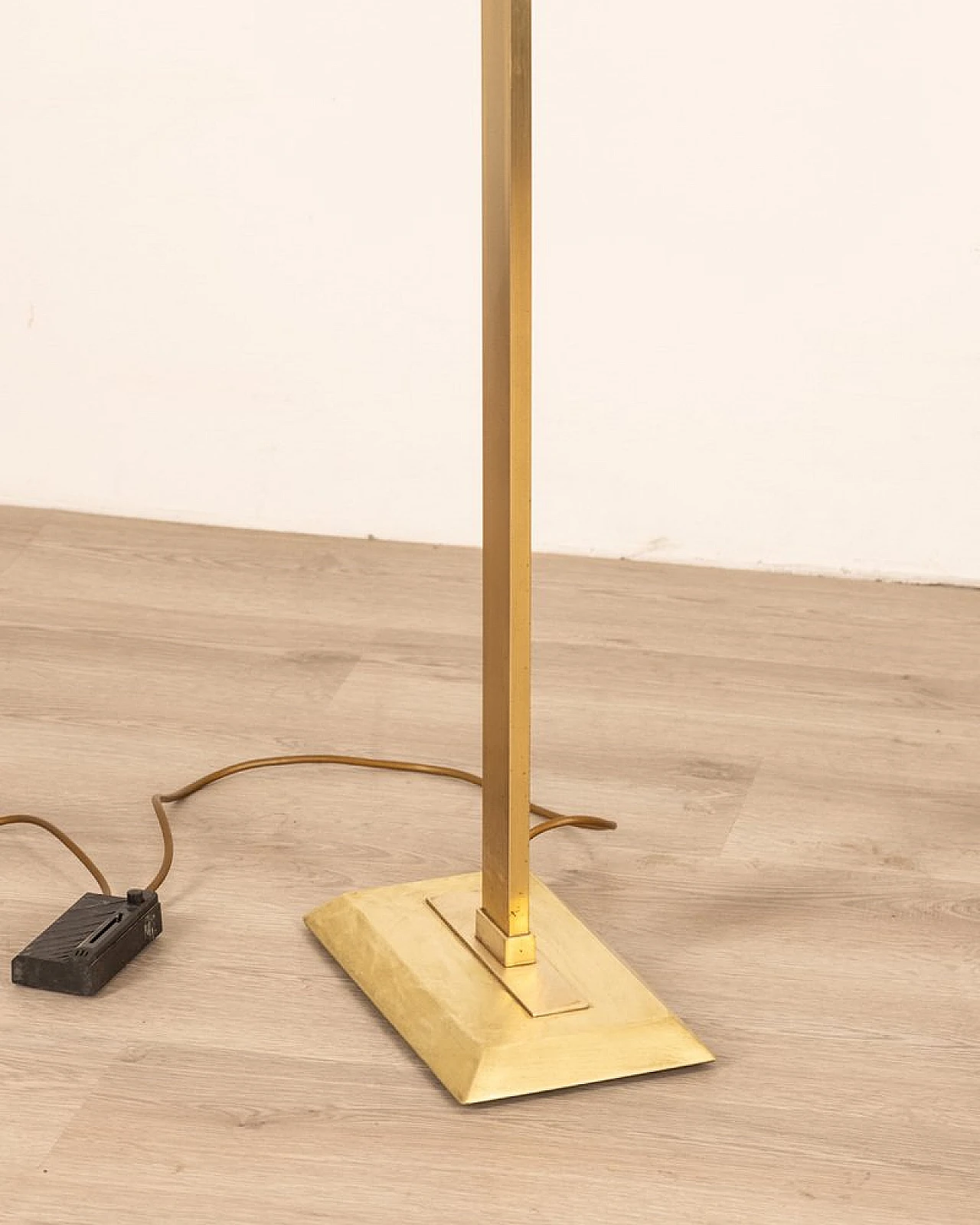 Floor lamp in golden brass by Relux Milano, 1980s 6