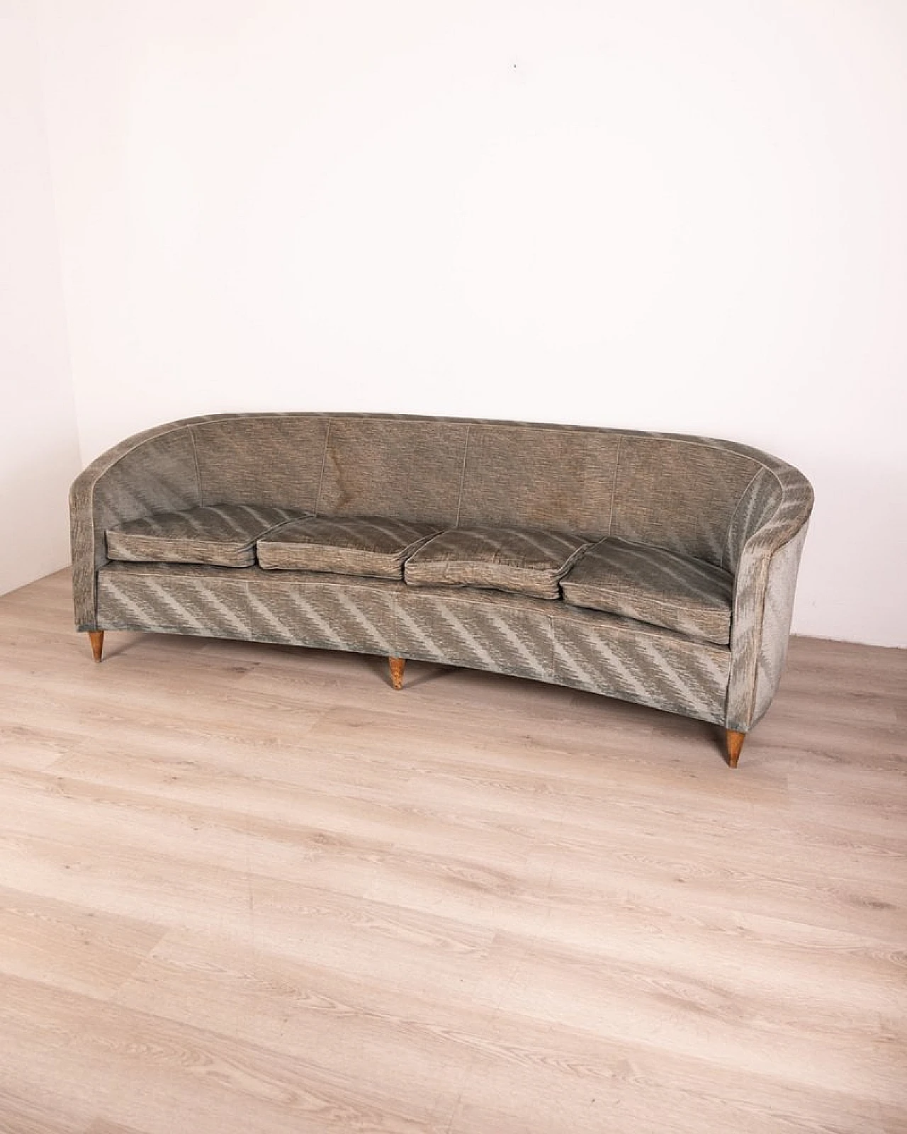 Curved 4-seater sofa in grey velvet with wooden feet, 1950s 2