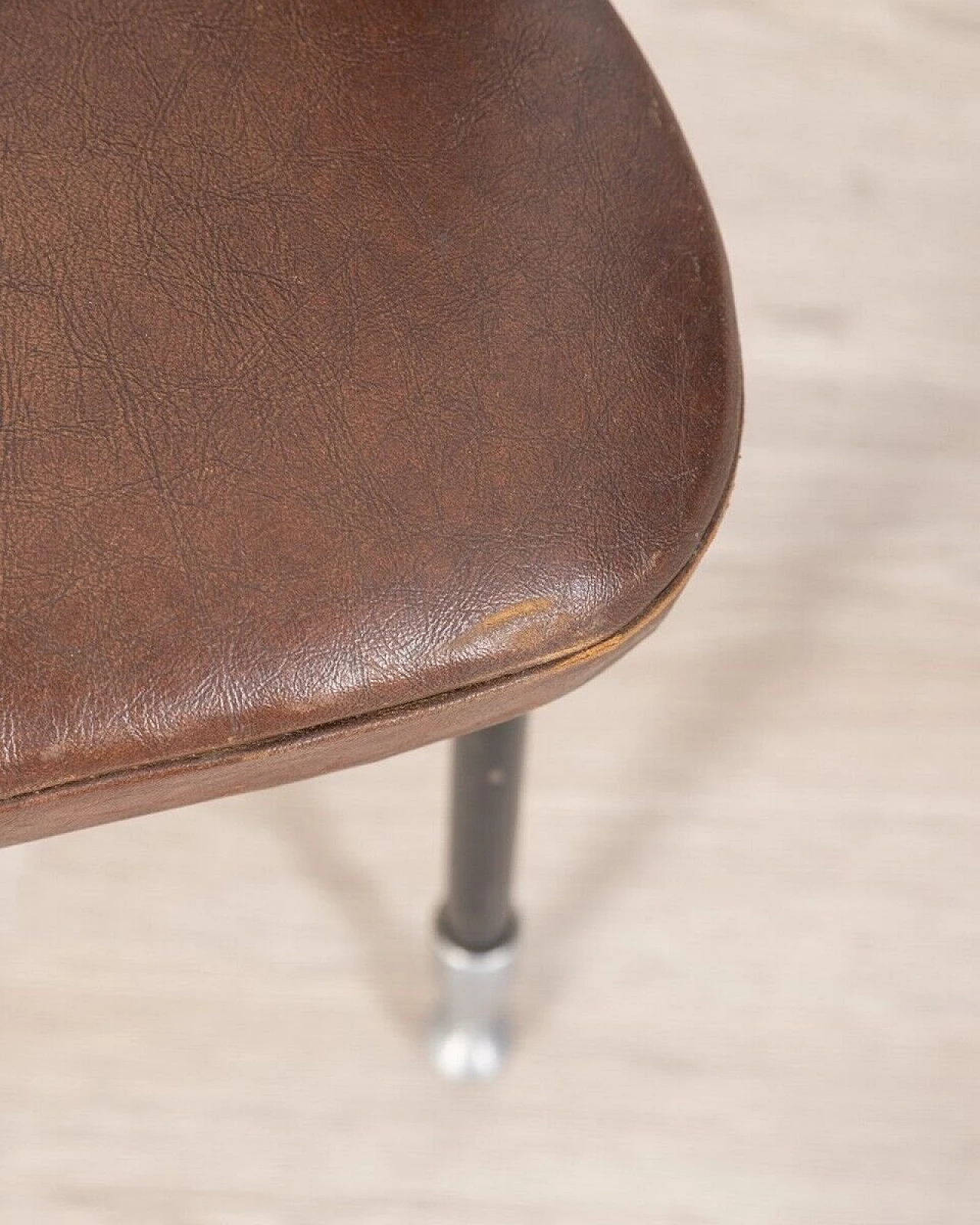 Pair of armchairs in brown leather and black metal legs, 1960s 4